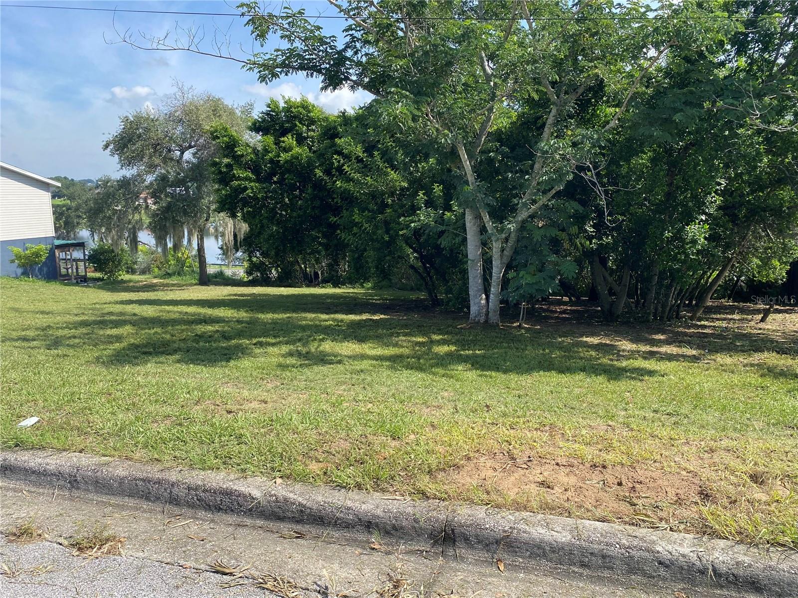 Image 2 of 3 For 807 Lakeview Avenue