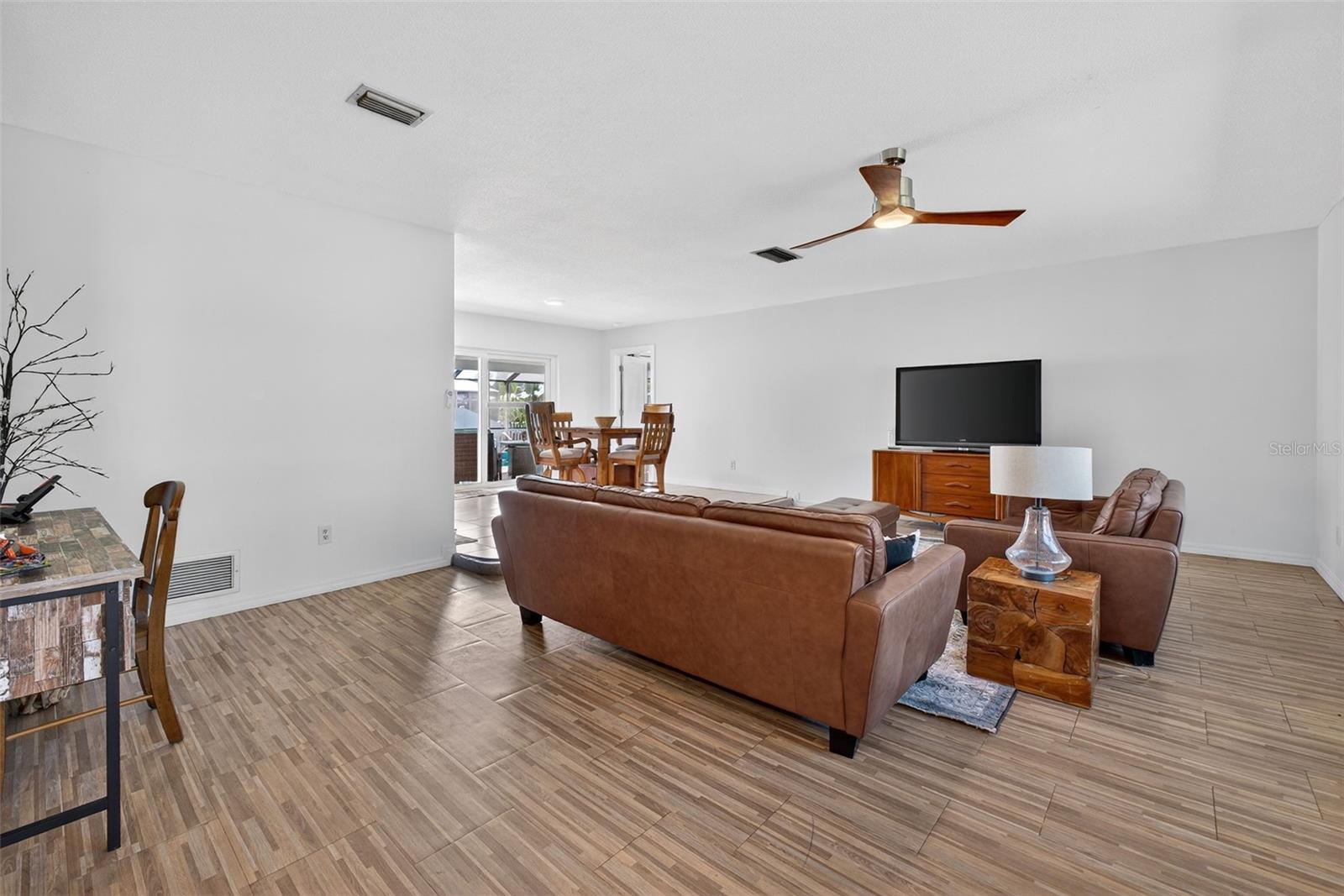 Image 13 of 89 For 1040 Carrigan Boulevard