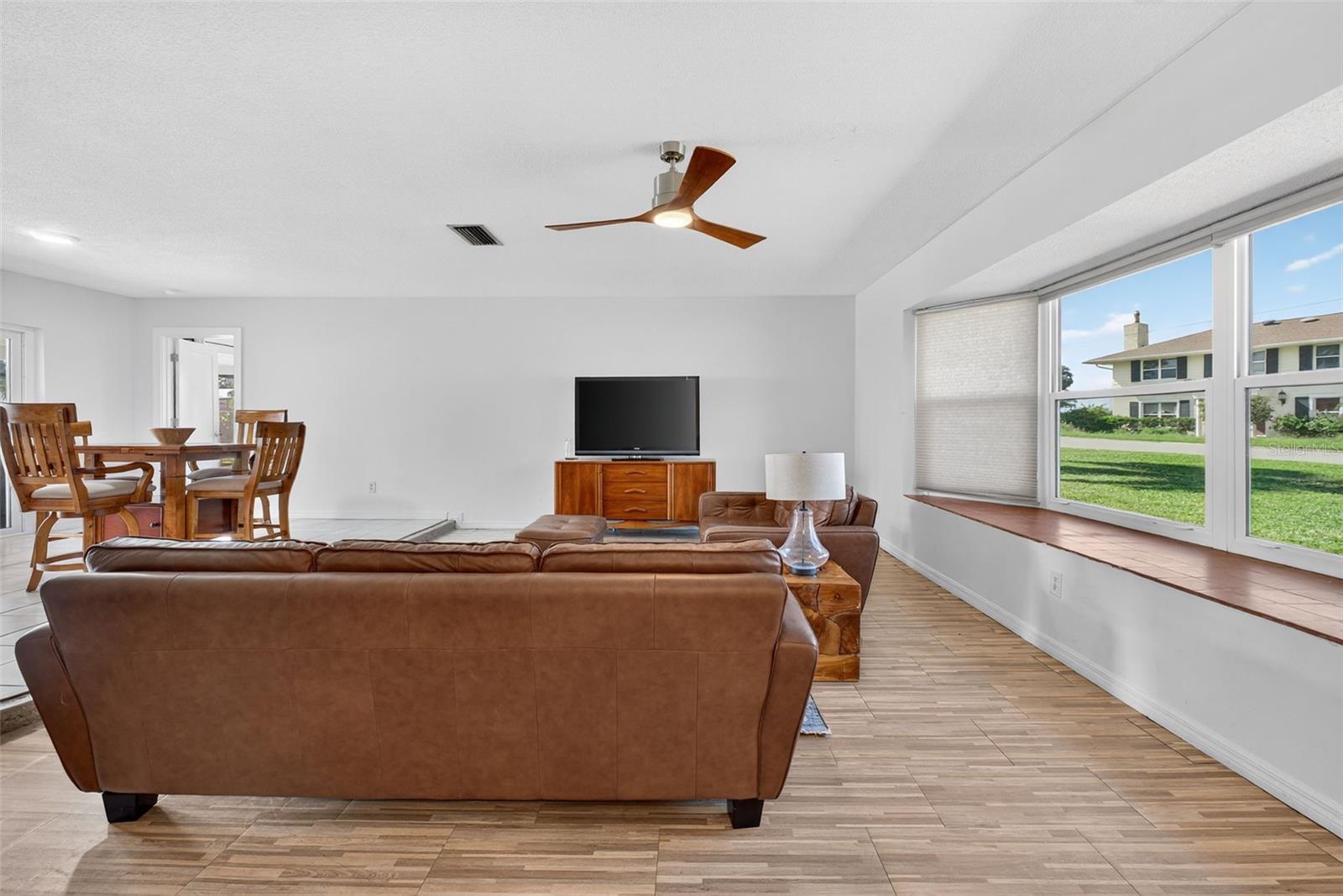 Image 14 of 89 For 1040 Carrigan Boulevard