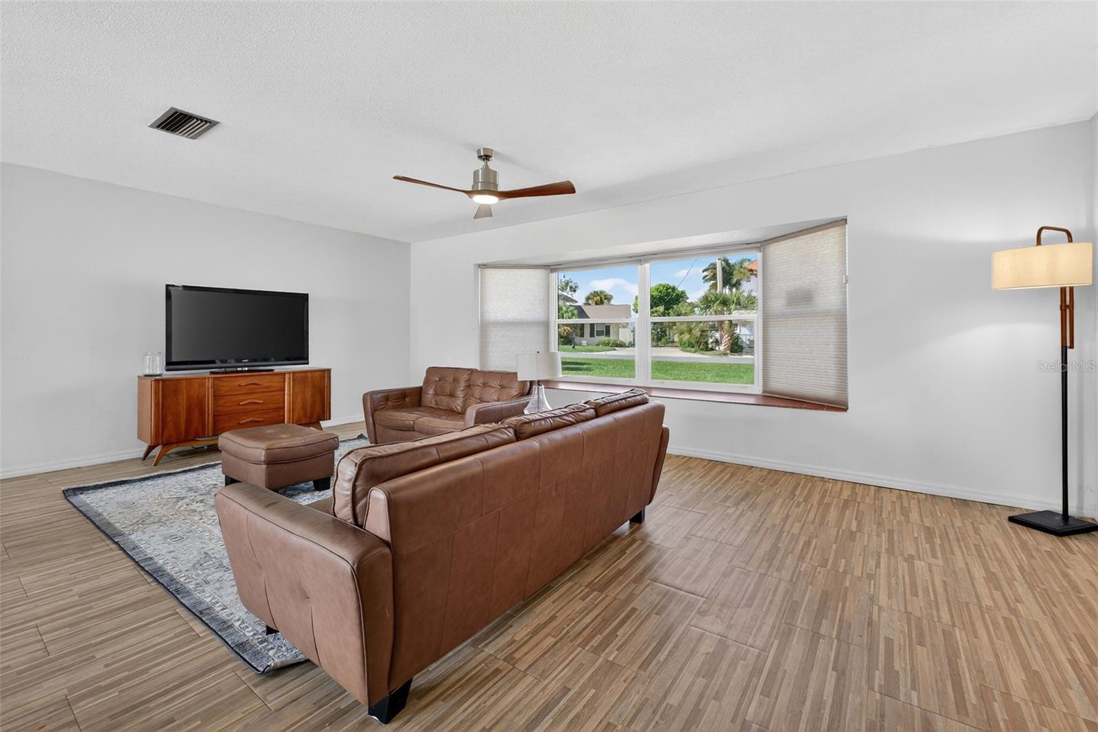 Image 15 of 89 For 1040 Carrigan Boulevard