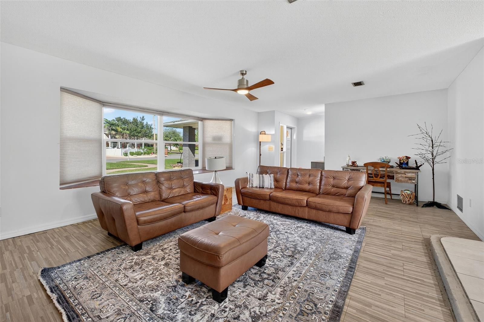 Image 17 of 89 For 1040 Carrigan Boulevard