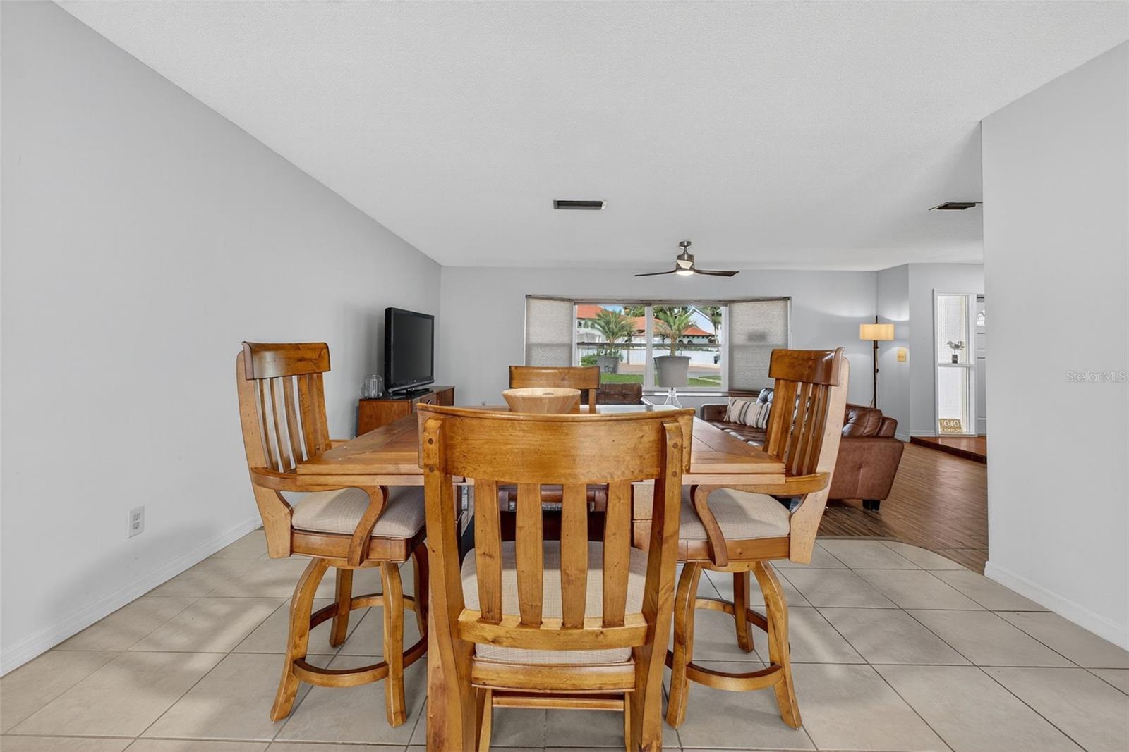 Image 21 of 89 For 1040 Carrigan Boulevard