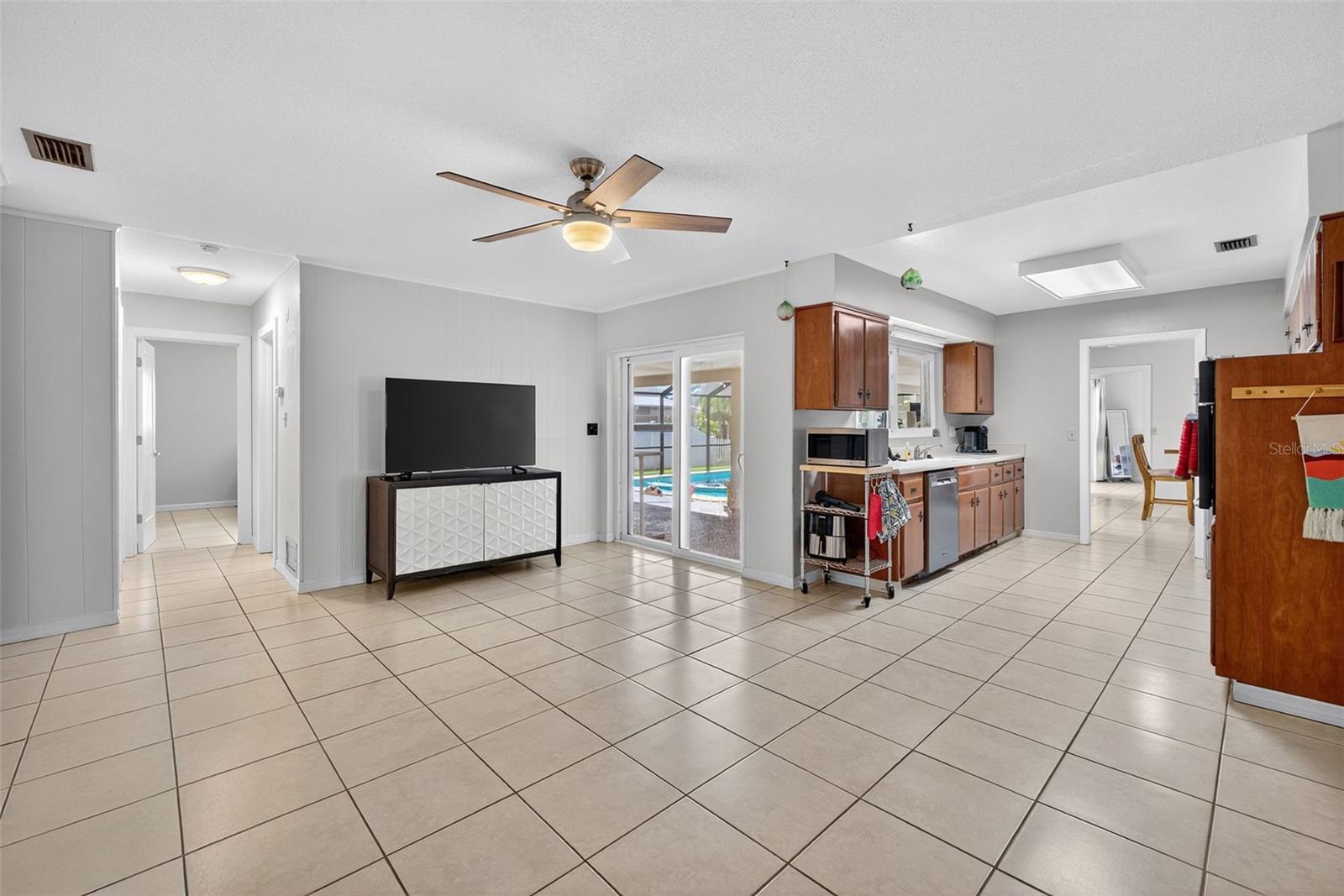Image 37 of 89 For 1040 Carrigan Boulevard