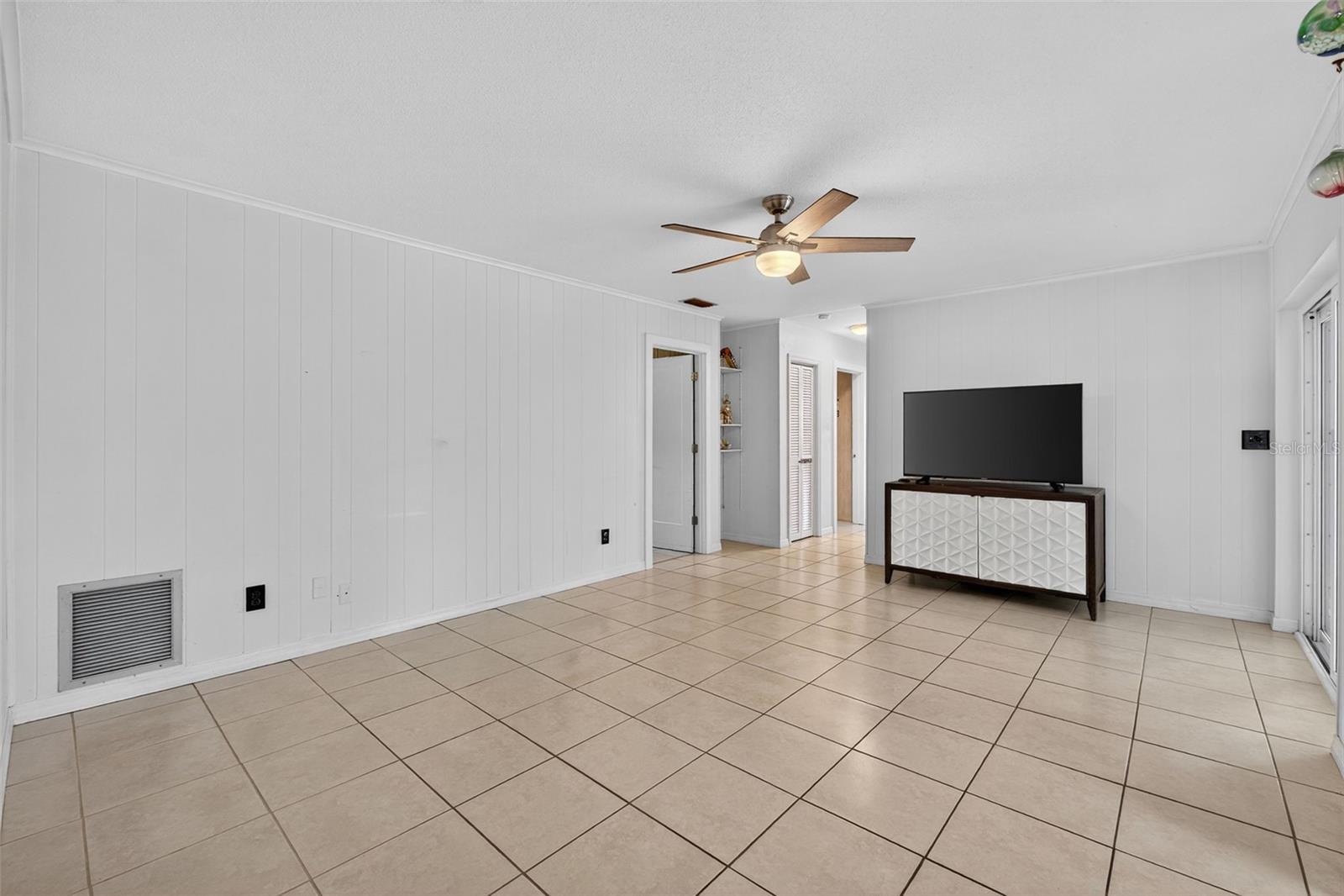 Image 40 of 89 For 1040 Carrigan Boulevard