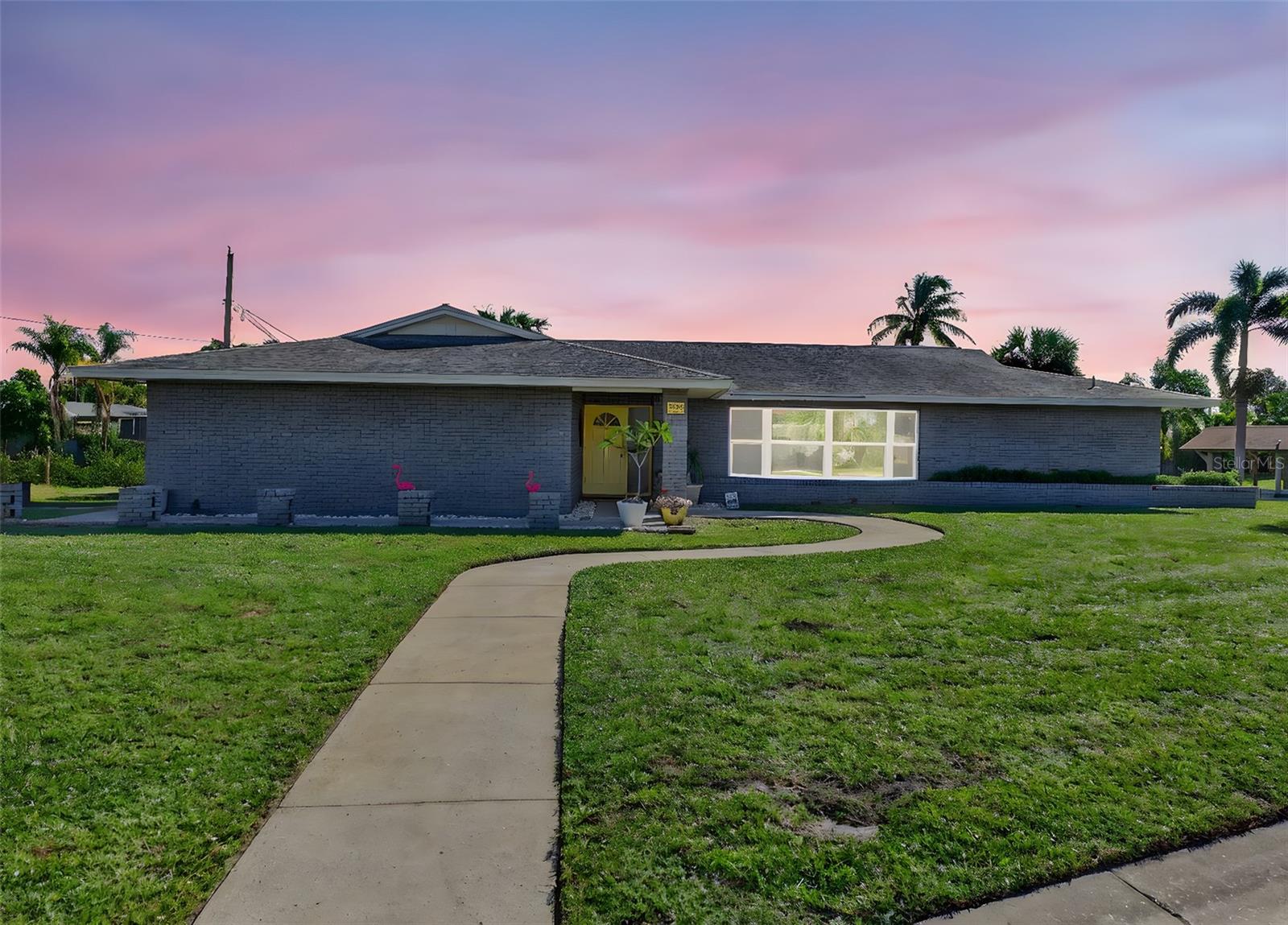 Image 6 of 89 For 1040 Carrigan Boulevard