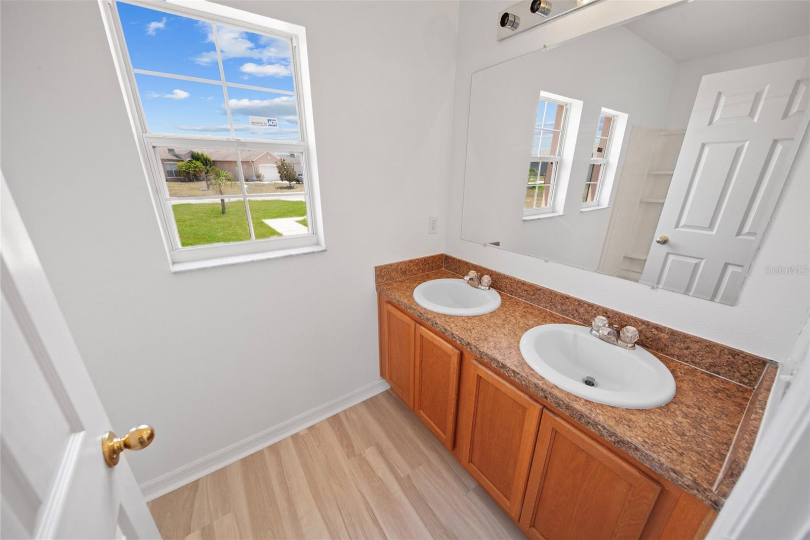 Image 10 of 17 For 959 Cumberland Drive