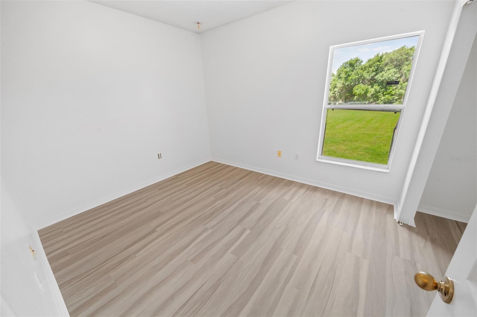 Image 12 of 17 For 959 Cumberland Drive