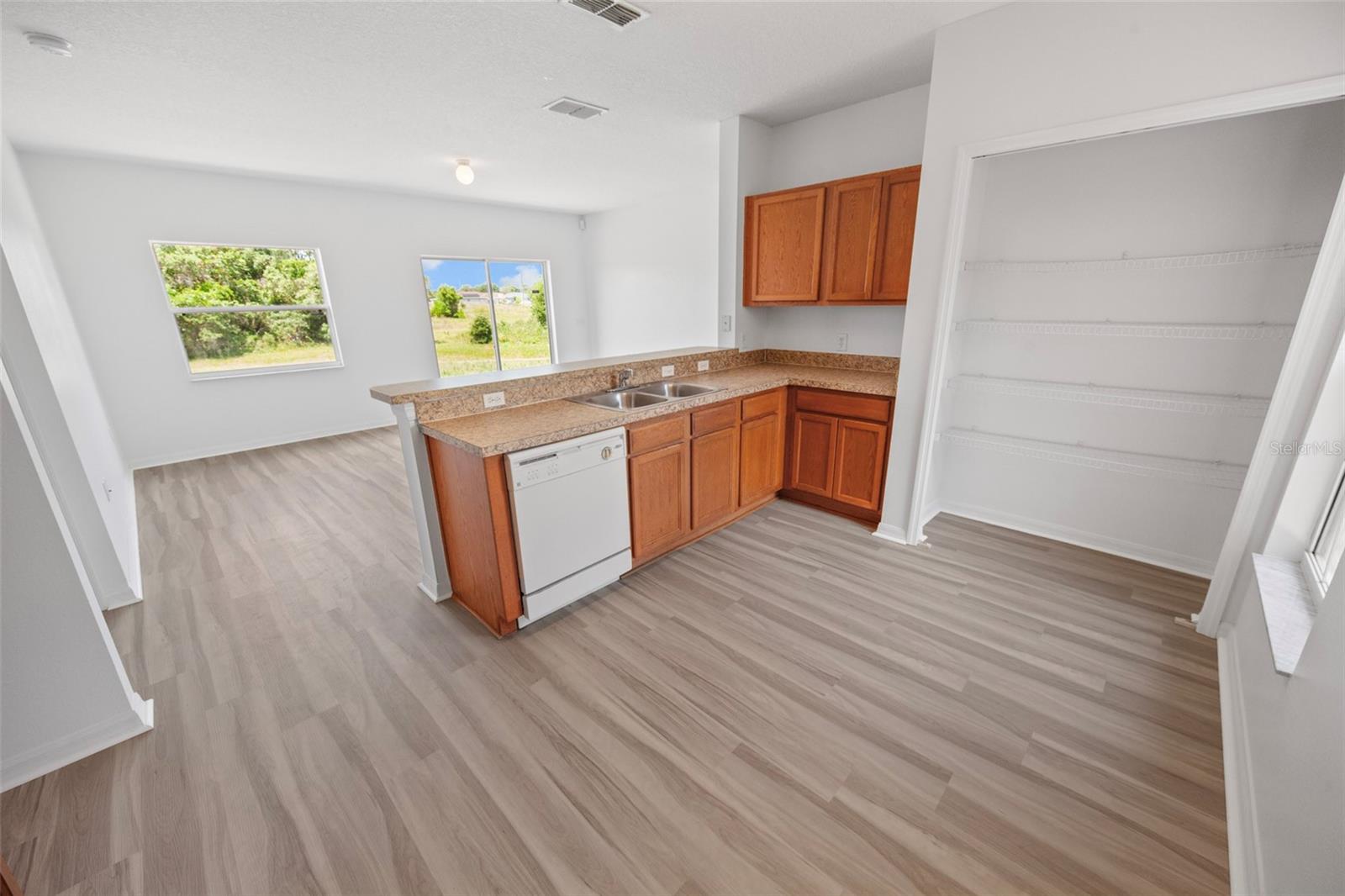 Image 6 of 17 For 959 Cumberland Drive