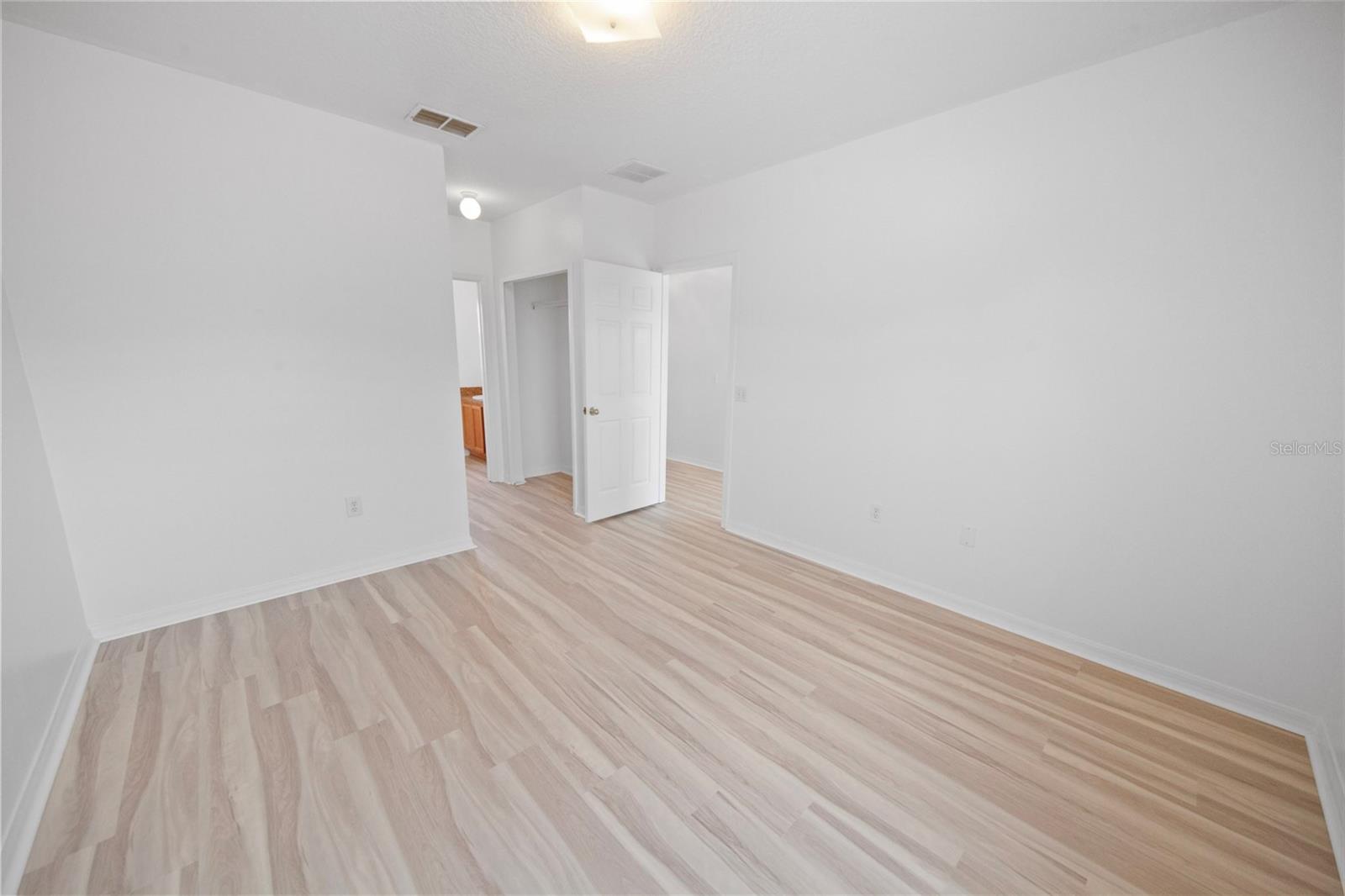 Image 9 of 17 For 959 Cumberland Drive