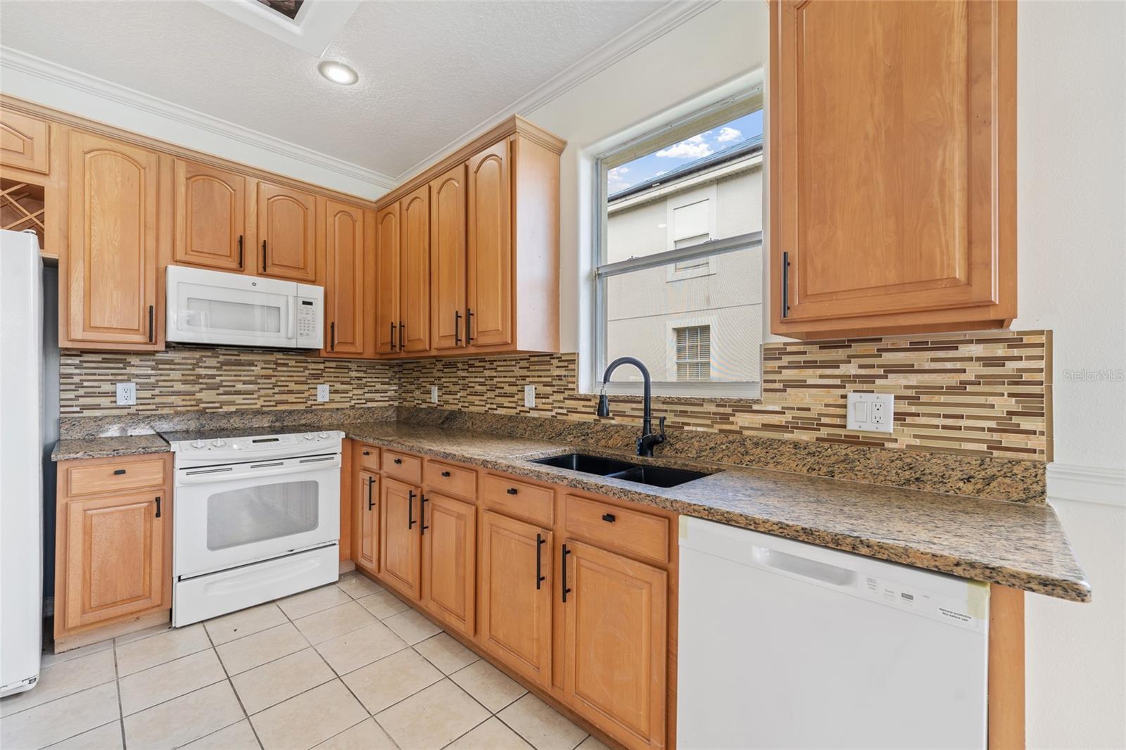 Image 14 of 35 For 1729 Golfview Drive