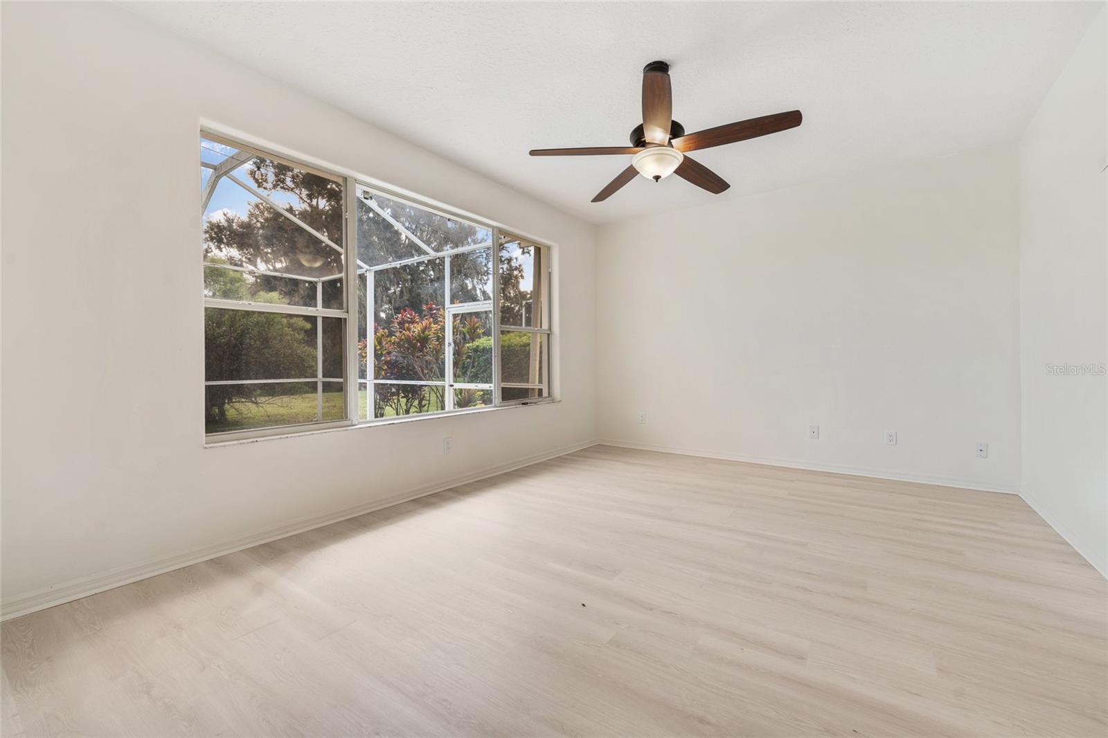 Image 17 of 35 For 1729 Golfview Drive