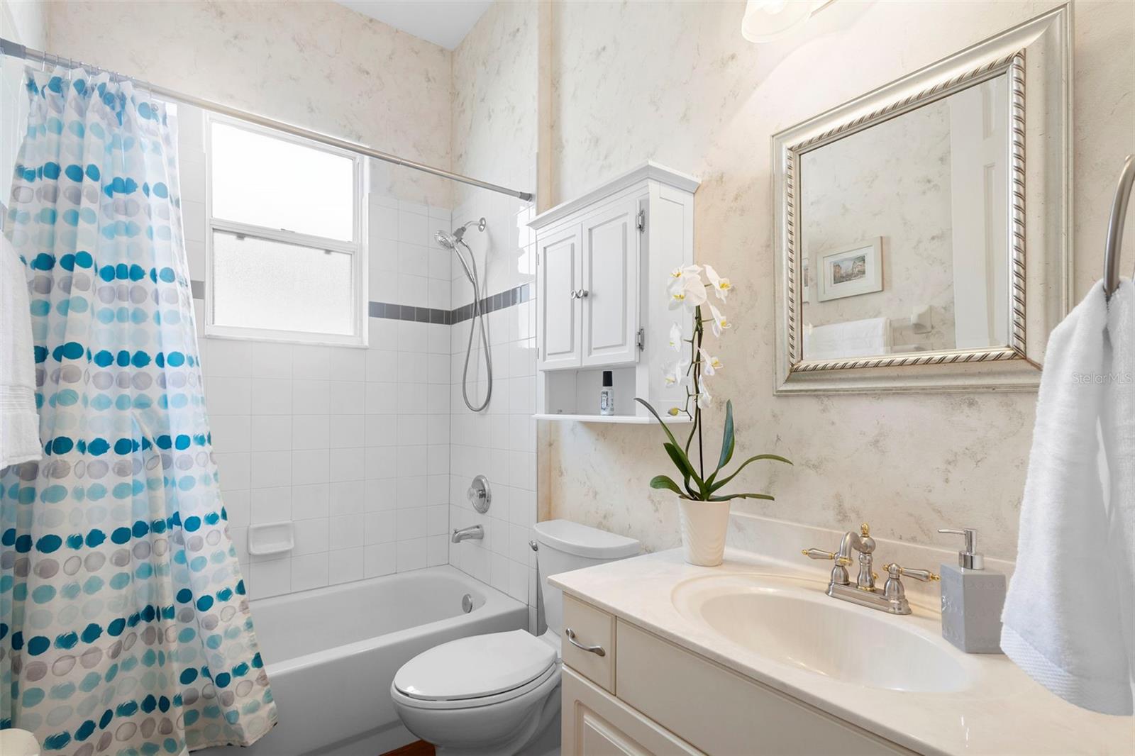 Image 11 of 37 For 440 Sotheby Way