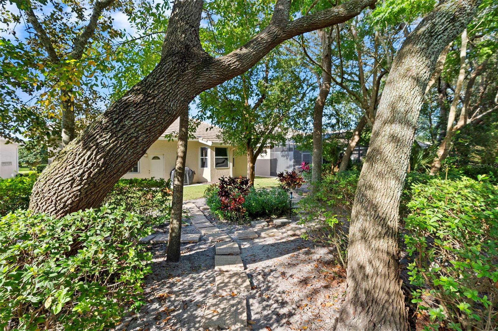 Image 29 of 37 For 440 Sotheby Way