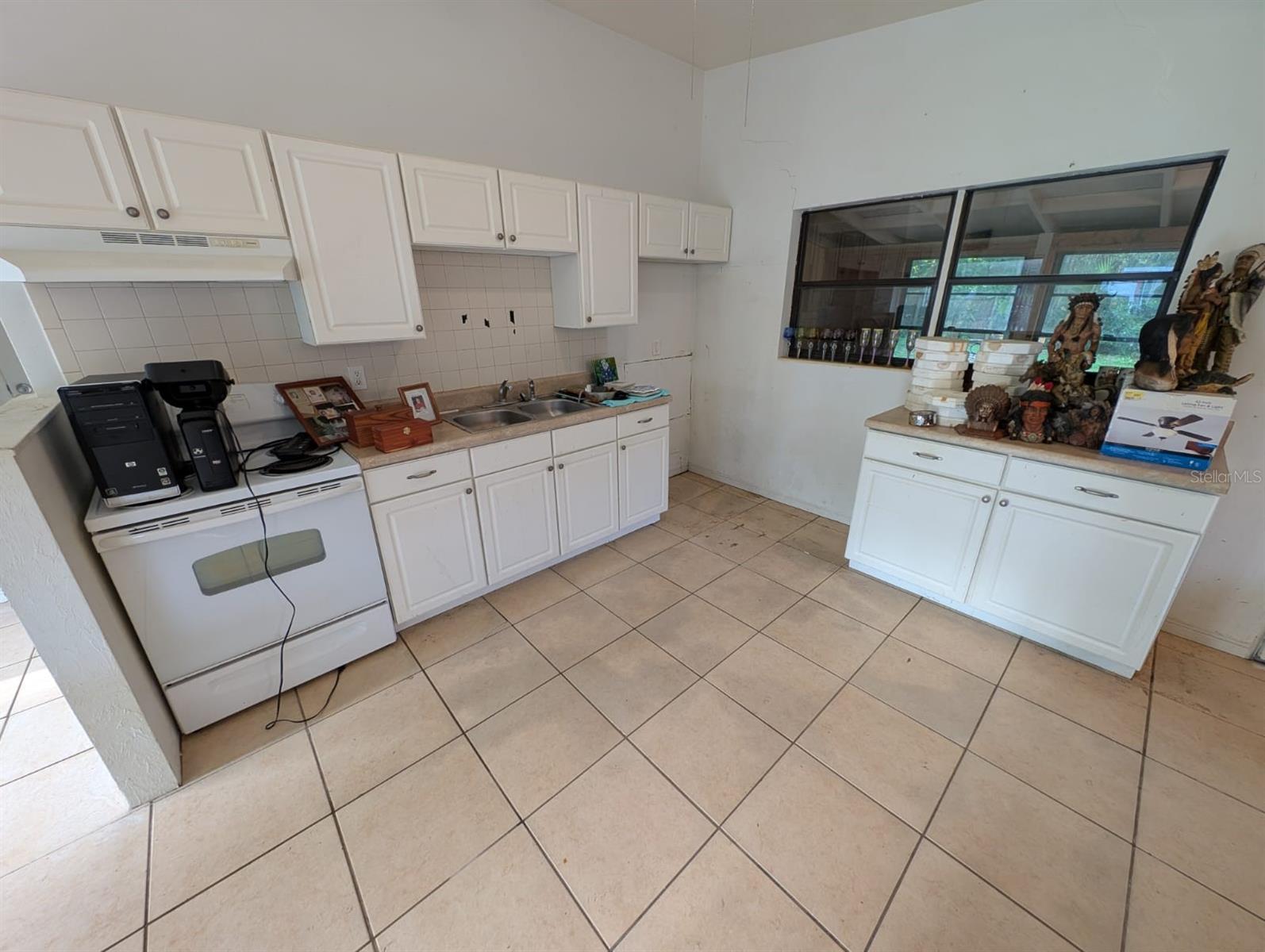 Image 3 of 6 For 765 Greenway Place