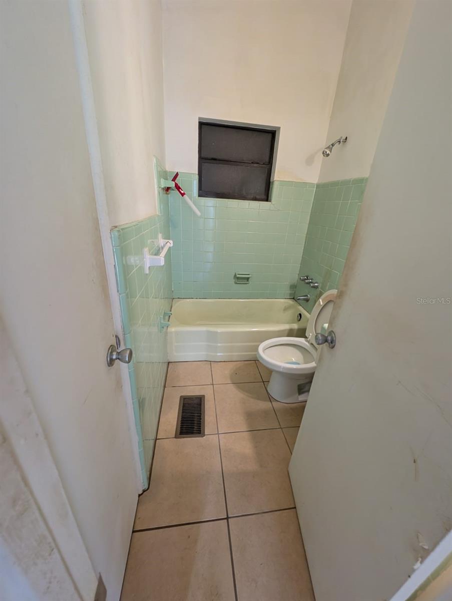 Image 4 of 6 For 765 Greenway Place