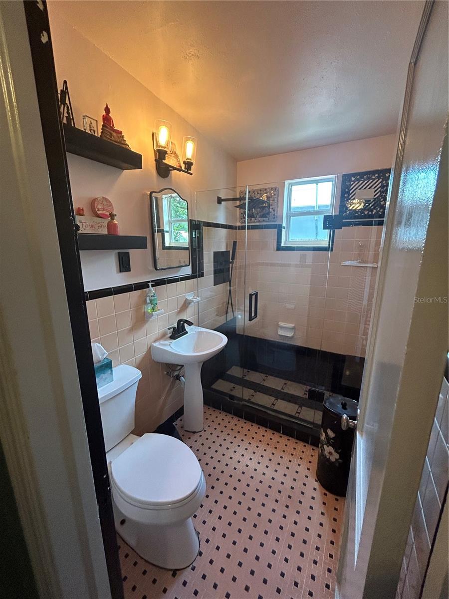 Image 45 of 50 For 1109 Princeton Street