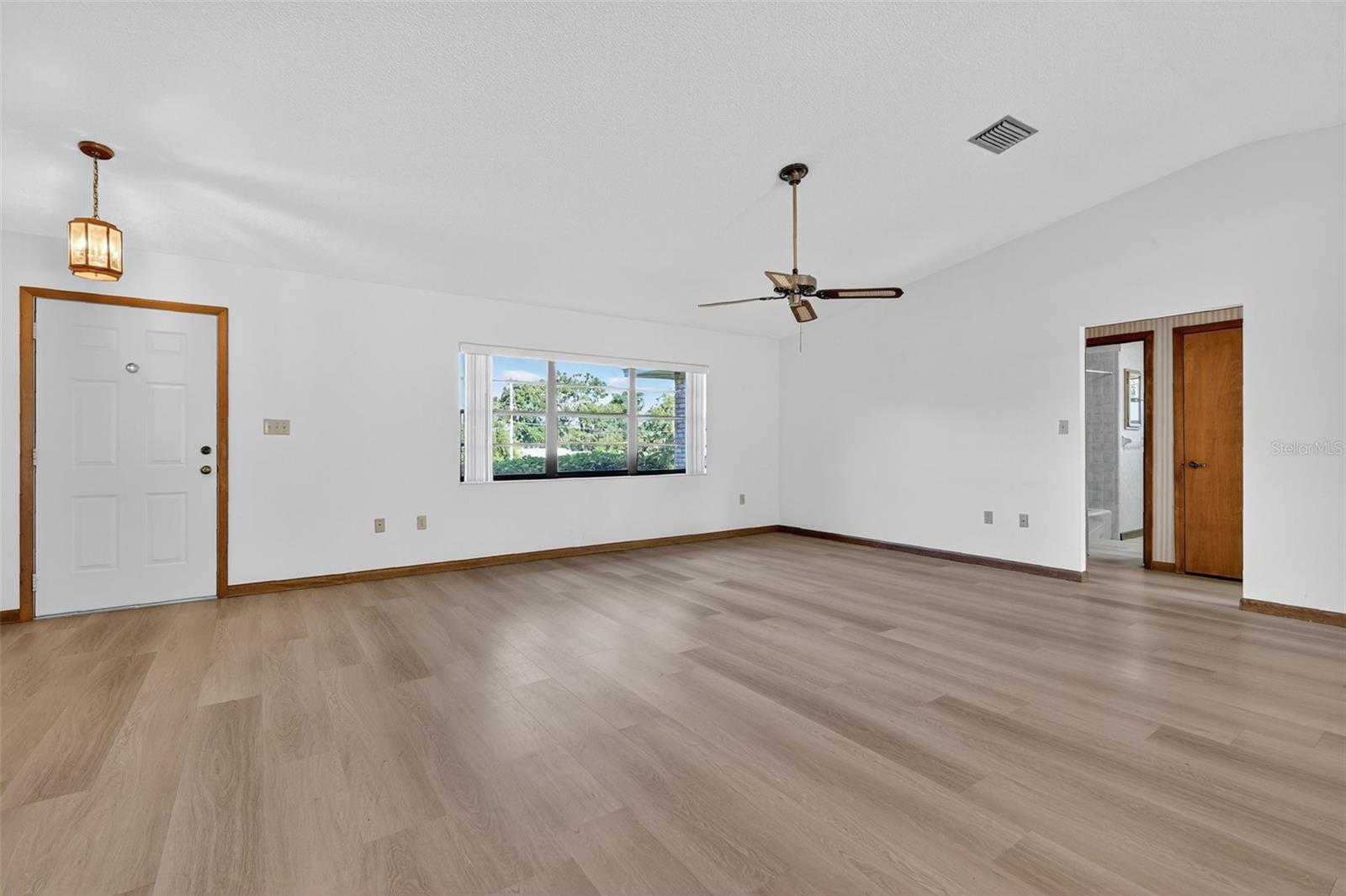Image 20 of 36 For 41348 Silver Drive
