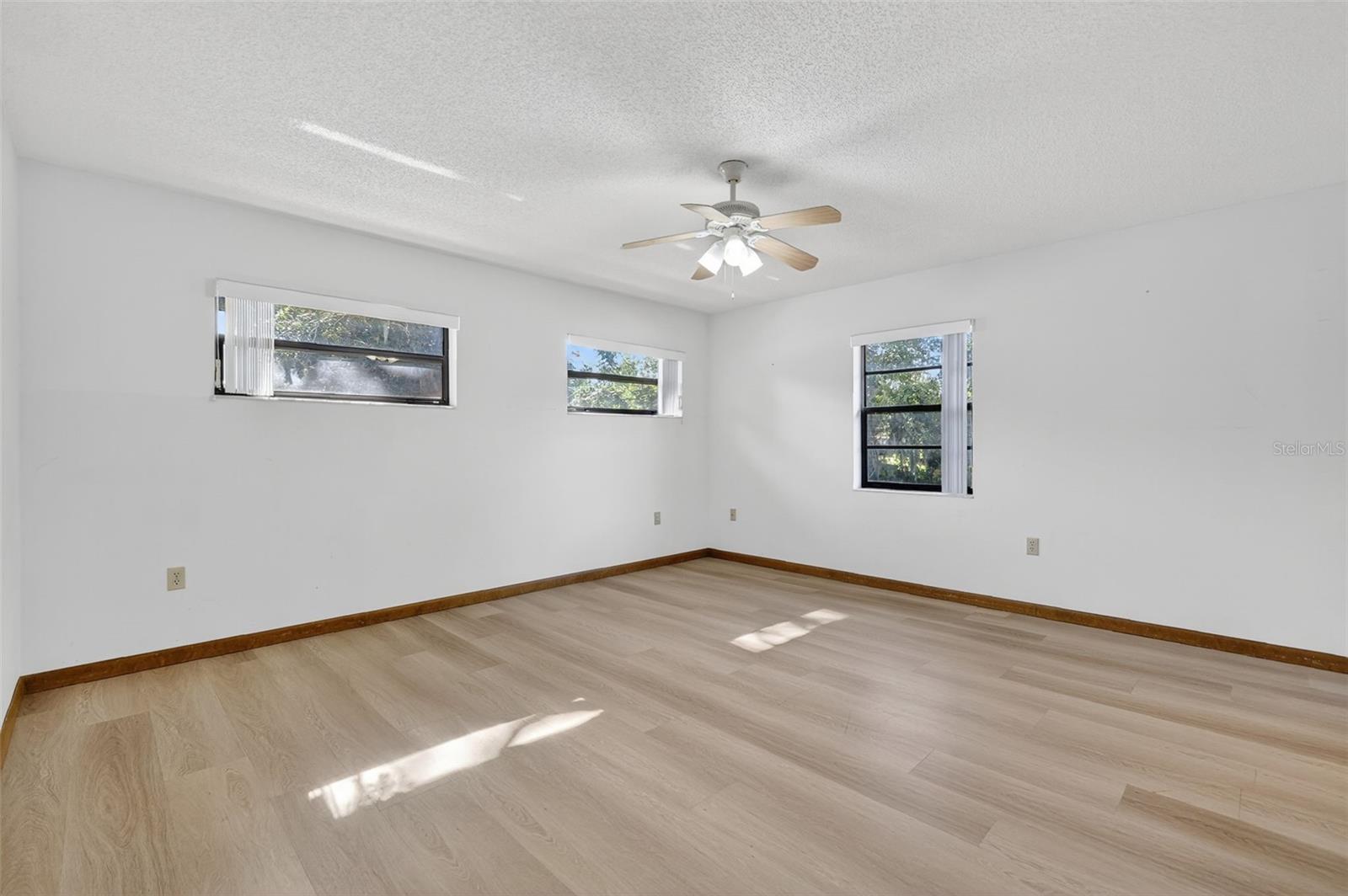 Image 26 of 36 For 41348 Silver Drive