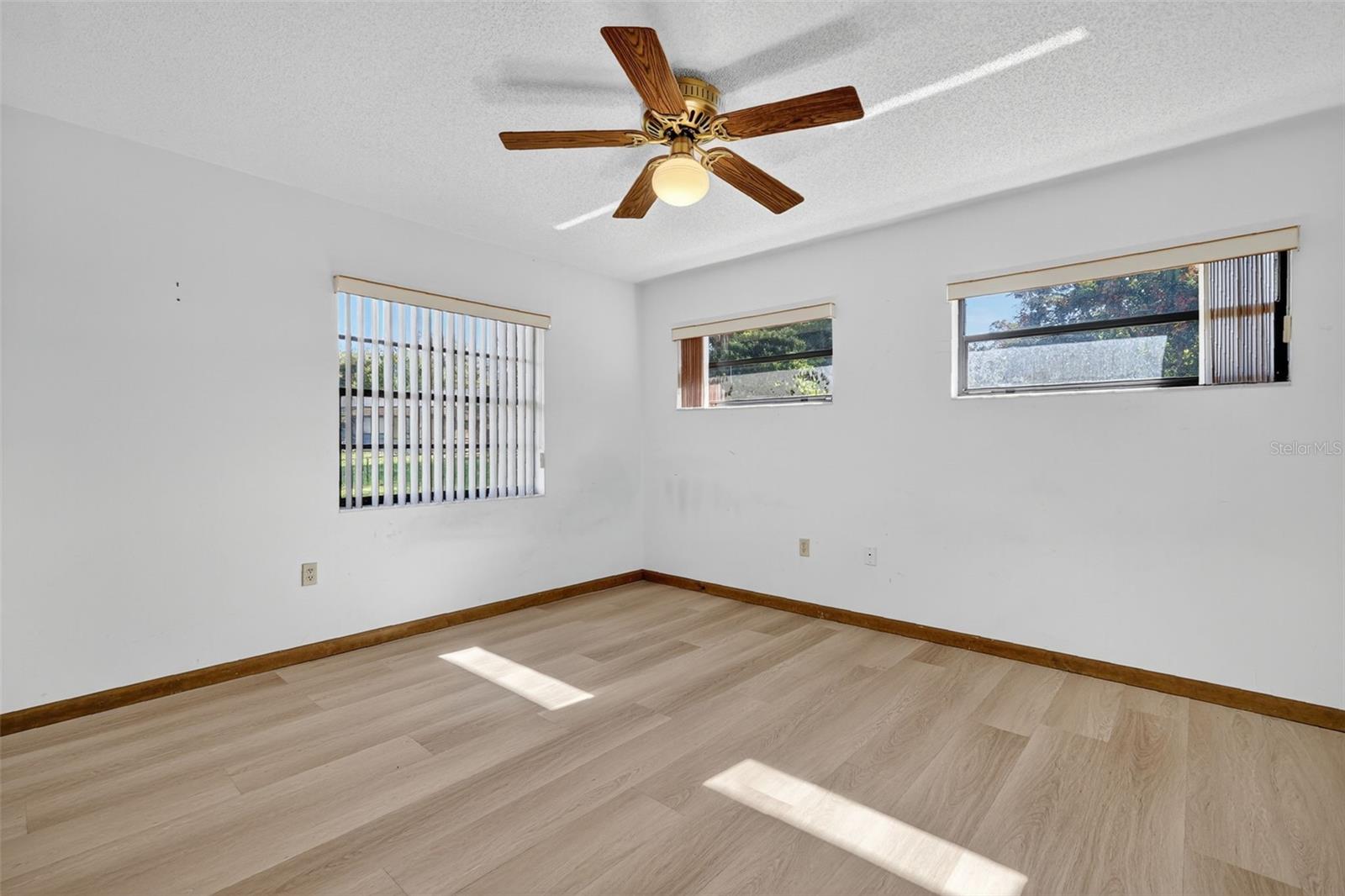 Image 33 of 36 For 41348 Silver Drive