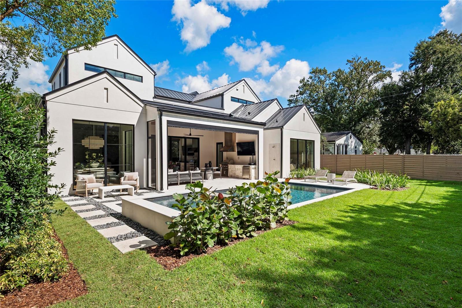 Image 30 of 77 For 1136 Stetson Street