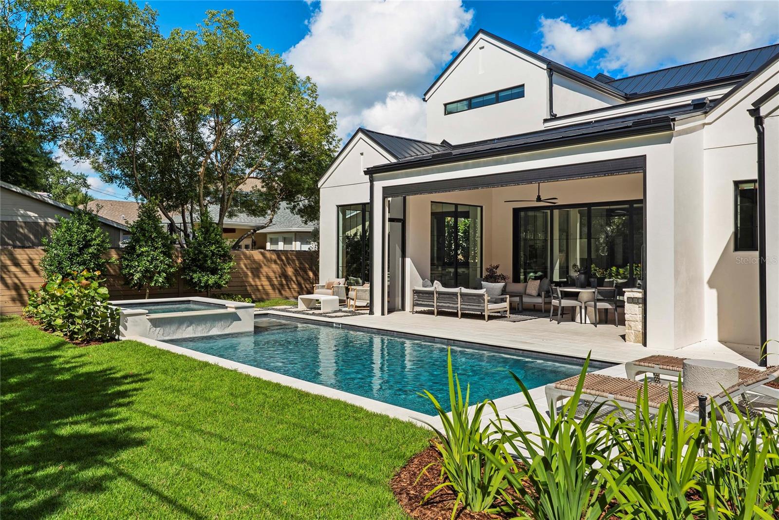 Image 33 of 77 For 1136 Stetson Street