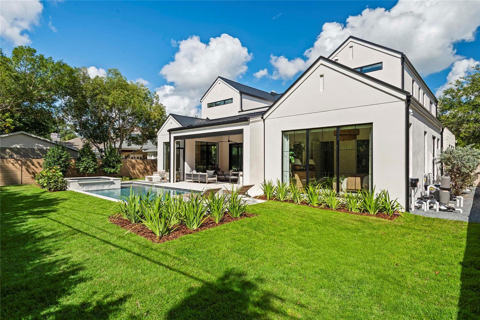 Image 34 of 77 For 1136 Stetson Street