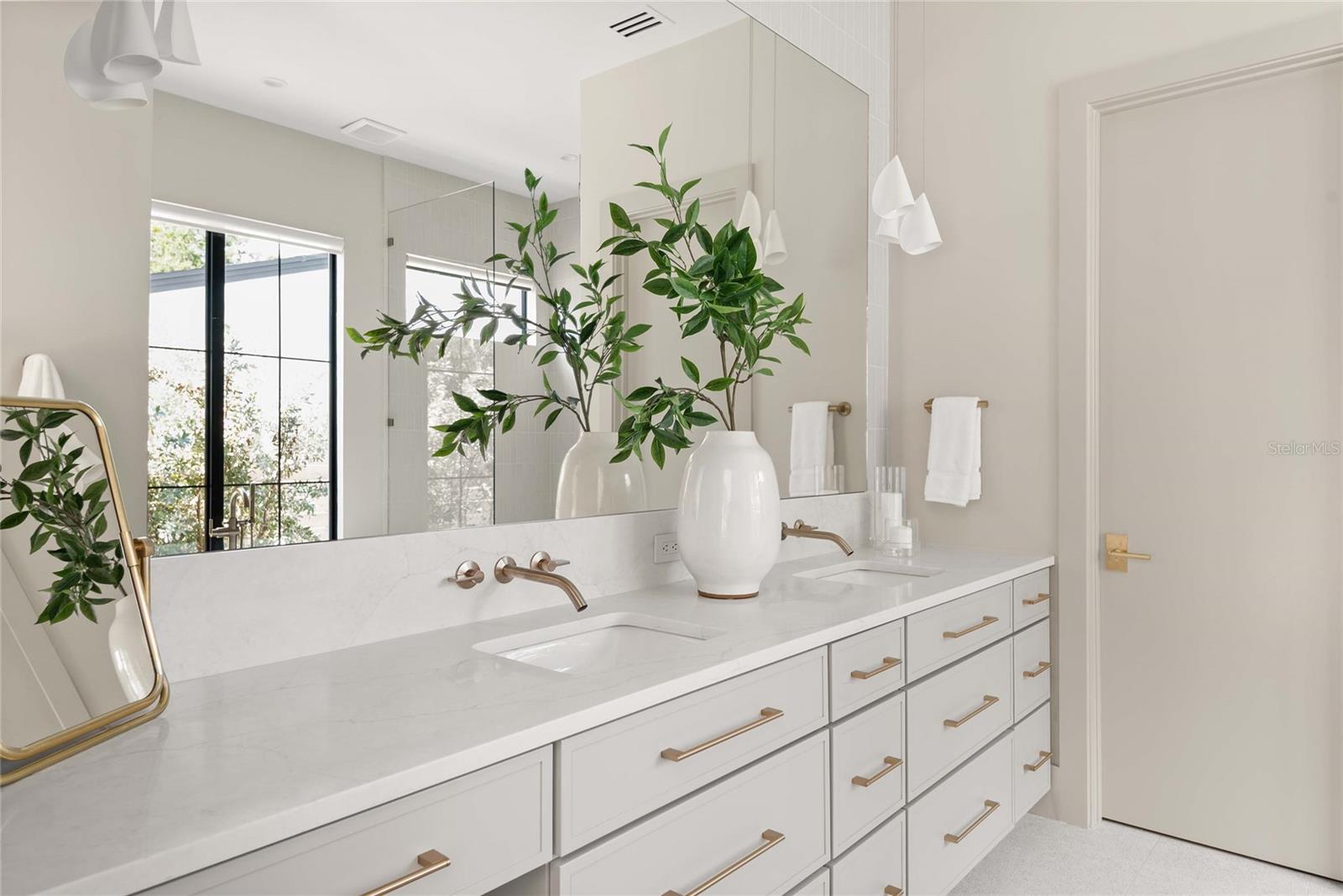 Image 44 of 77 For 1136 Stetson Street