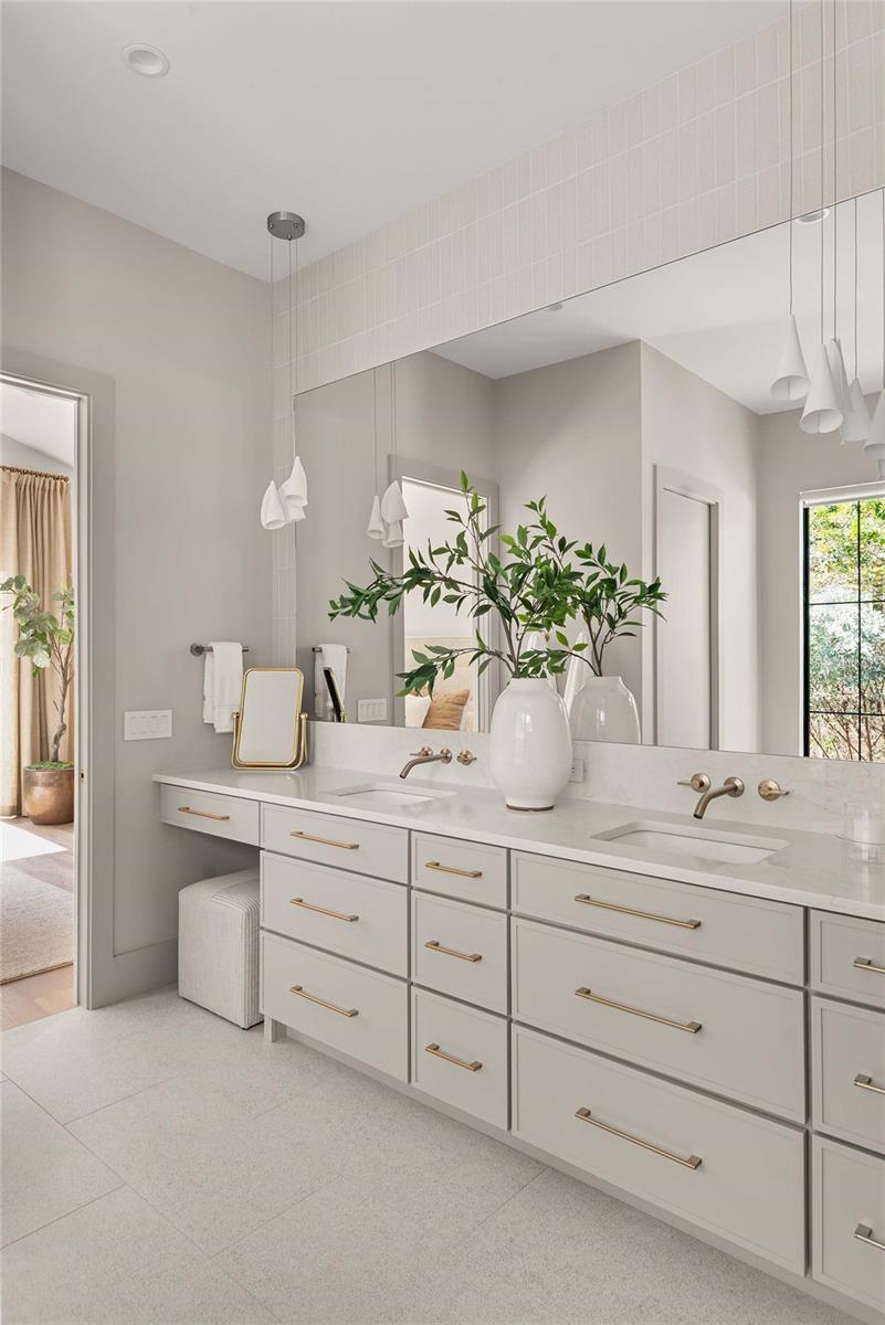 Image 50 of 77 For 1136 Stetson Street