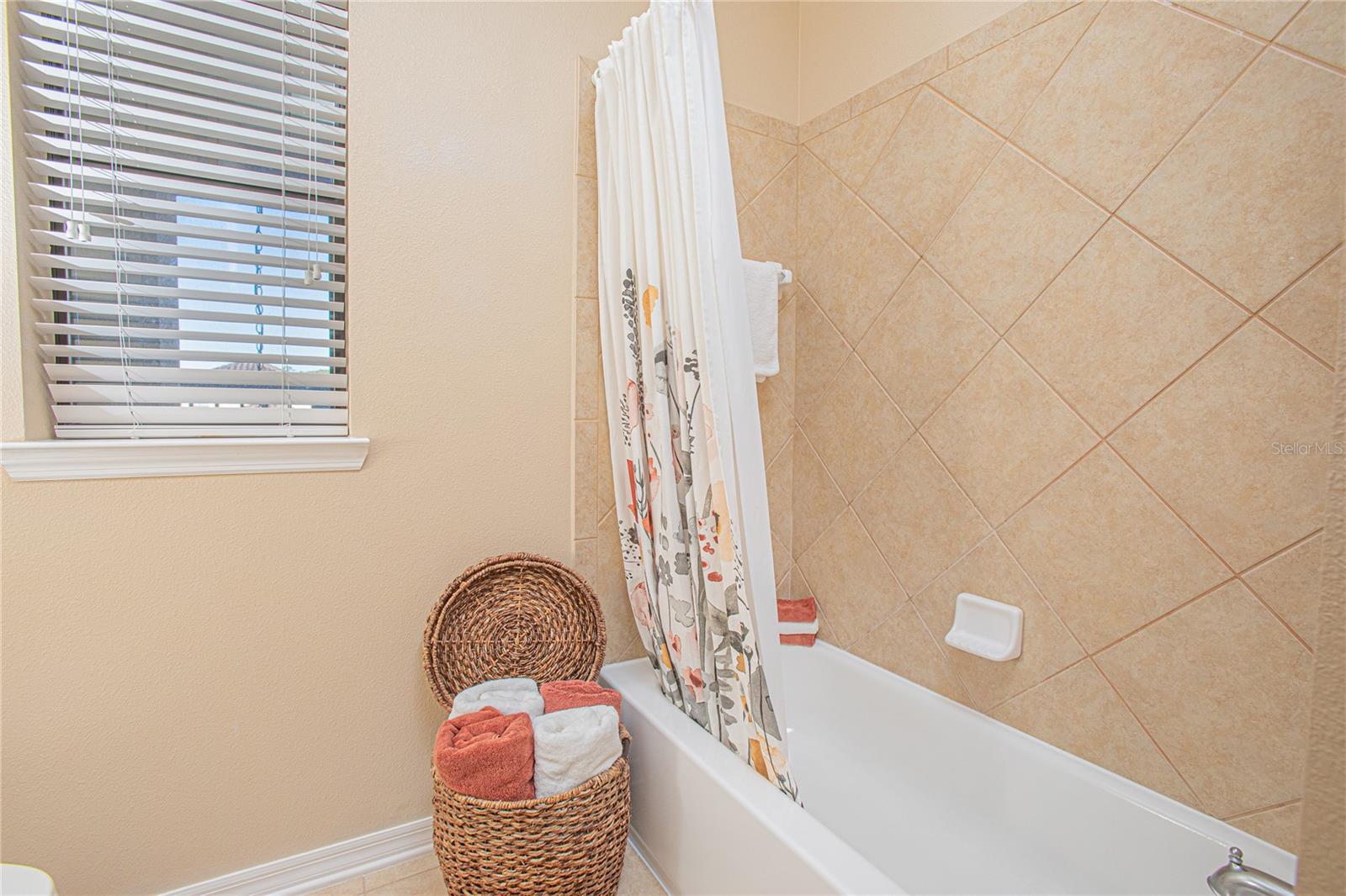 Image 35 of 52 For 1481 Calm Waters Court