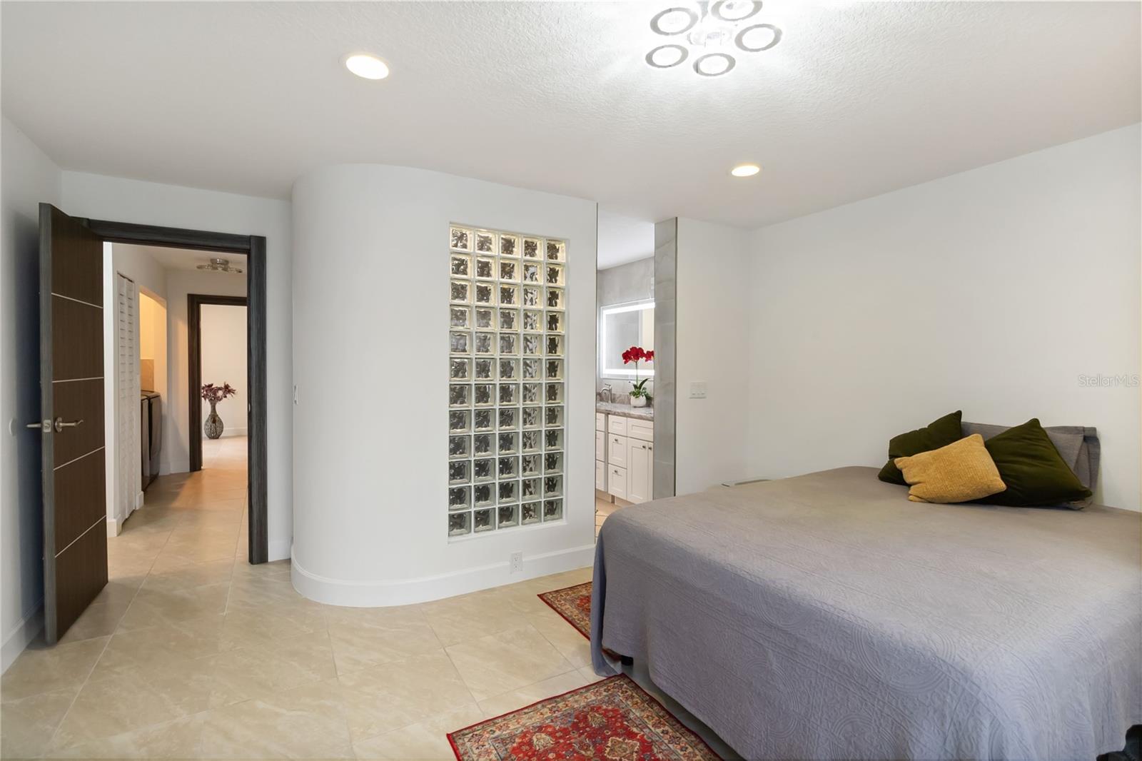 Image 18 of 33 For 1000 Winderley Place 222