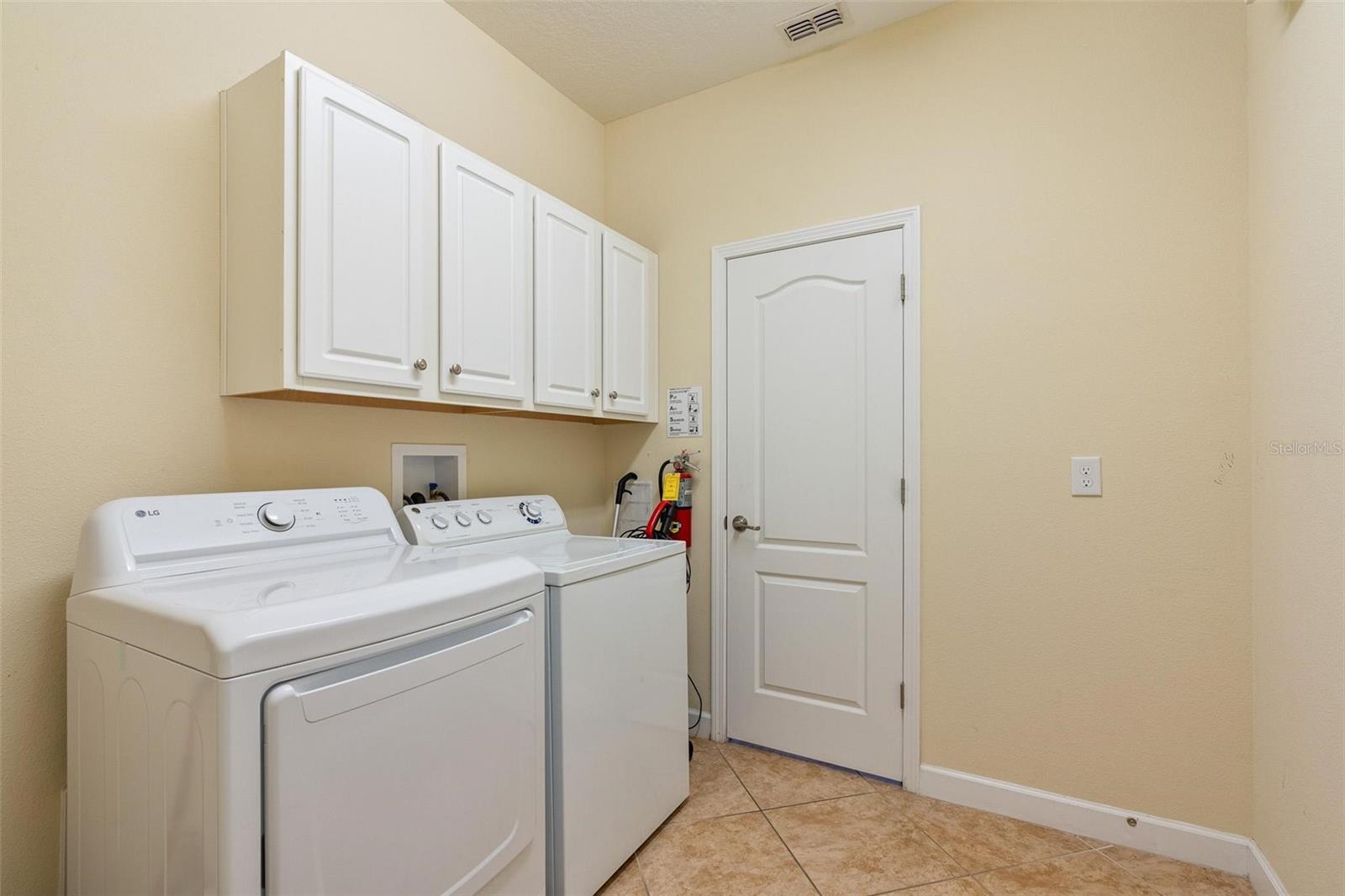 Image 31 of 49 For 8925 Sugar Palm Road