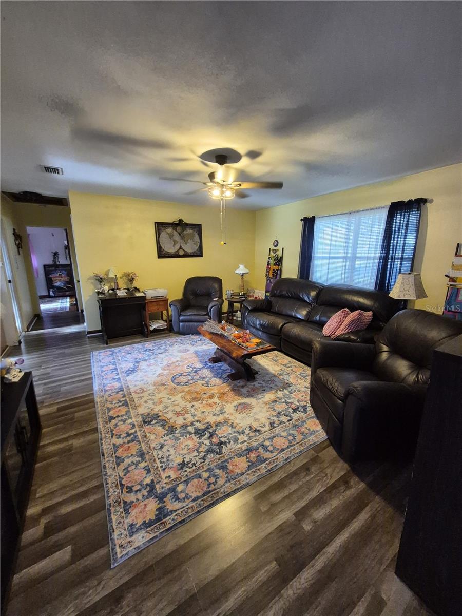 Image 11 of 21 For 9 Poinsettia Drive