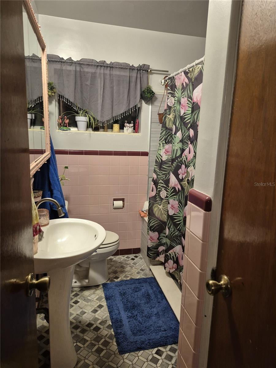 Image 14 of 21 For 9 Poinsettia Drive