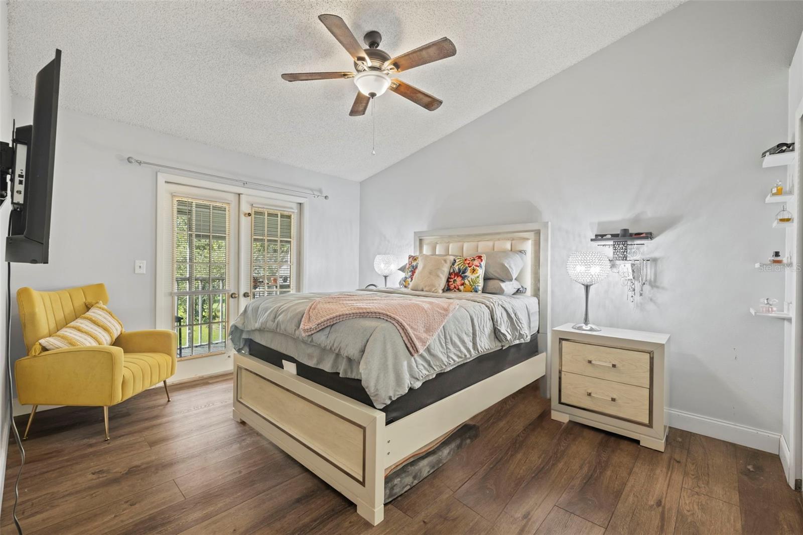 Image 17 of 27 For 6011 Laketree Lane D