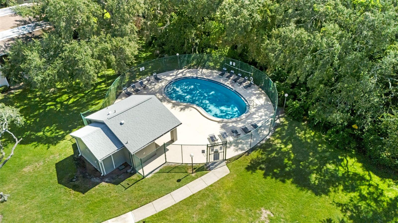 Image 24 of 27 For 6011 Laketree Lane D
