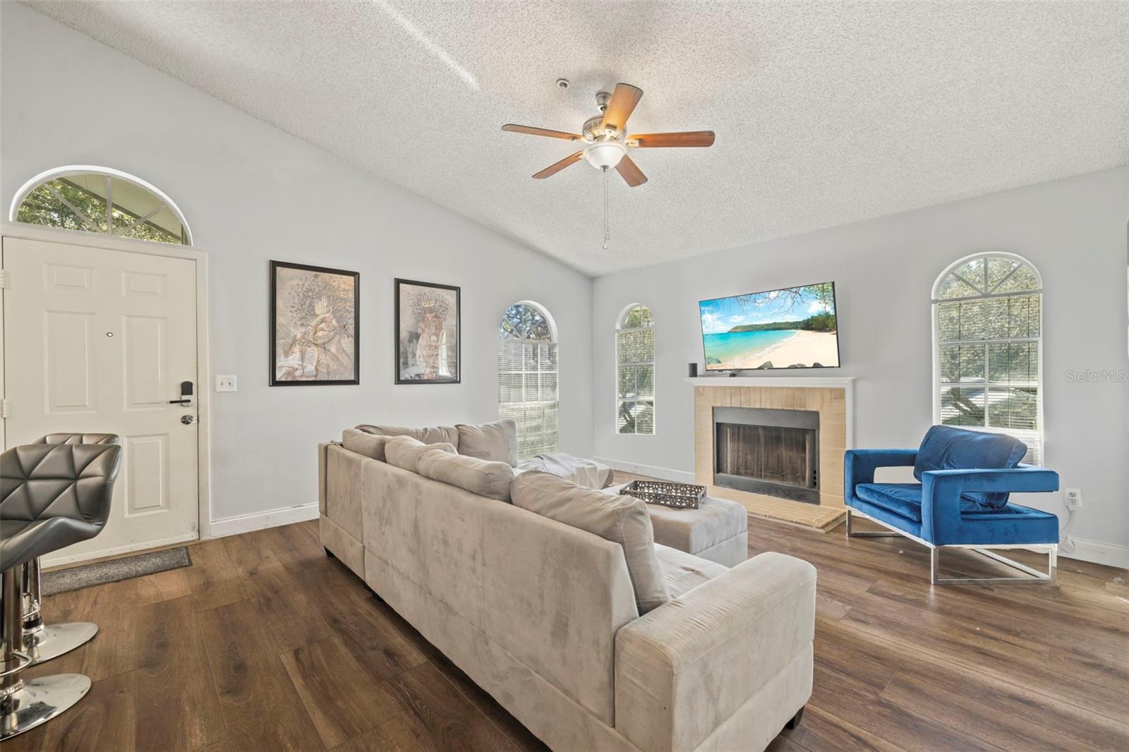 Image 3 of 27 For 6011 Laketree Lane D