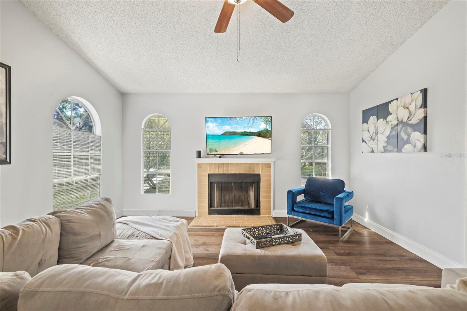 Image 4 of 27 For 6011 Laketree Lane D
