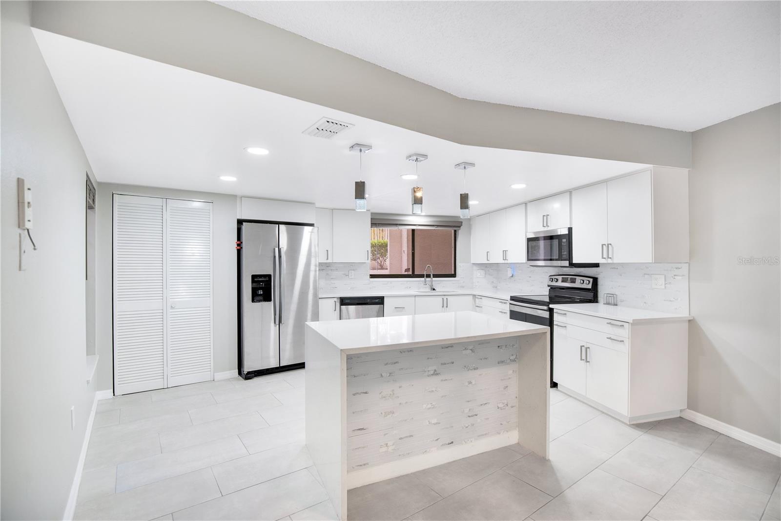 Image 4 of 26 For 1054 Lotus Cove Court 612