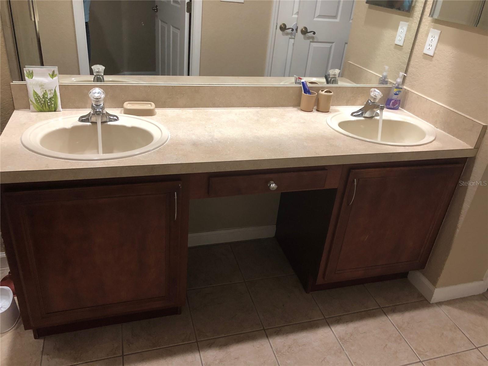 Image 18 of 37 For 3331 Whitestone Circle 201