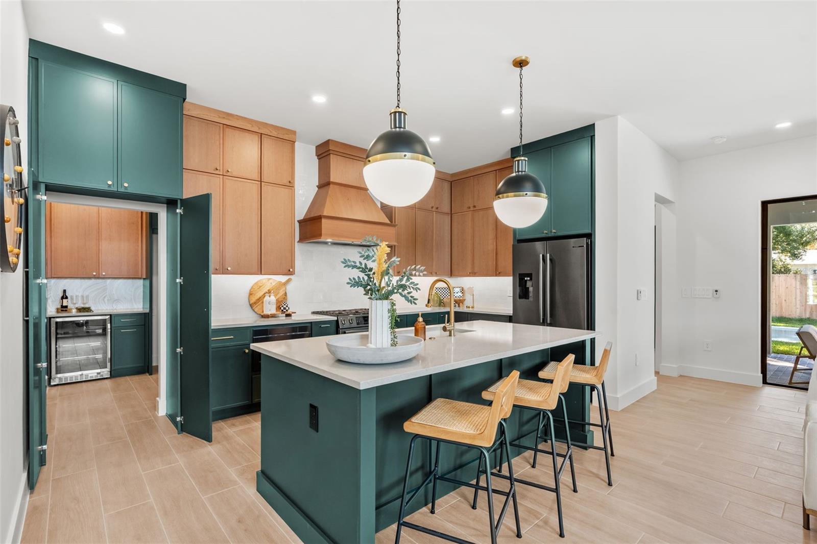 Listing photo id 11 for 1012 Stetson Street