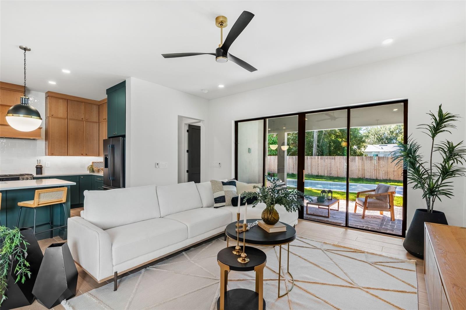 Listing photo id 17 for 1012 Stetson Street