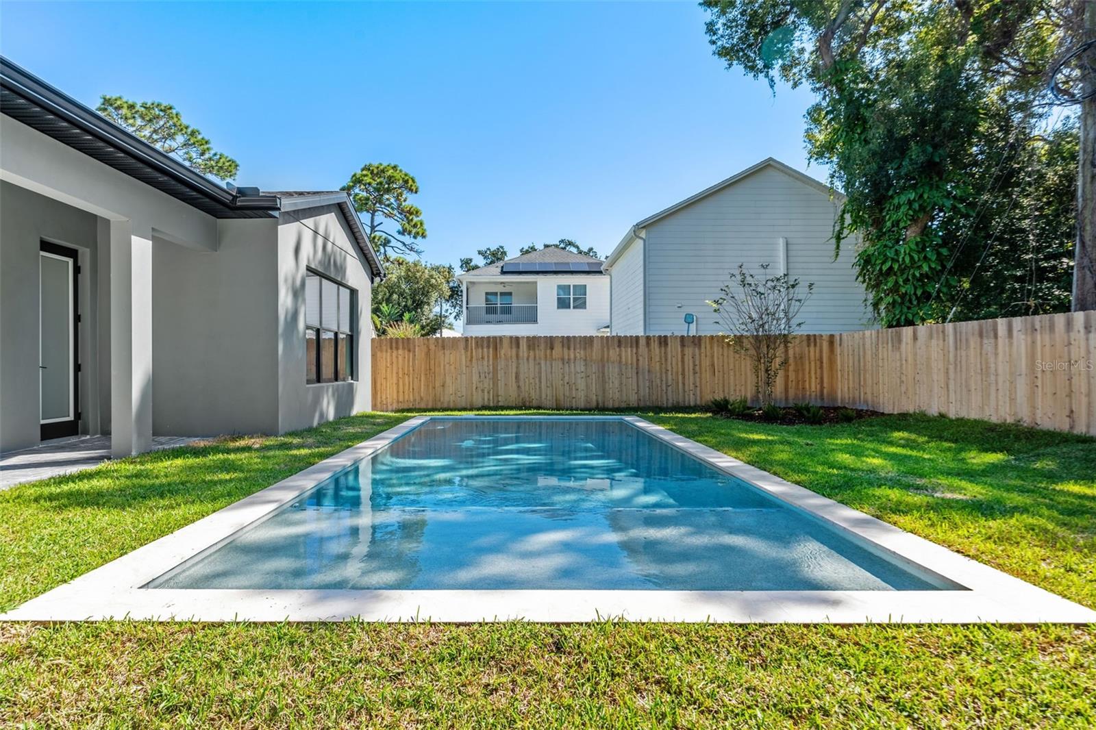 Listing photo id 0 for 1012 Stetson Street