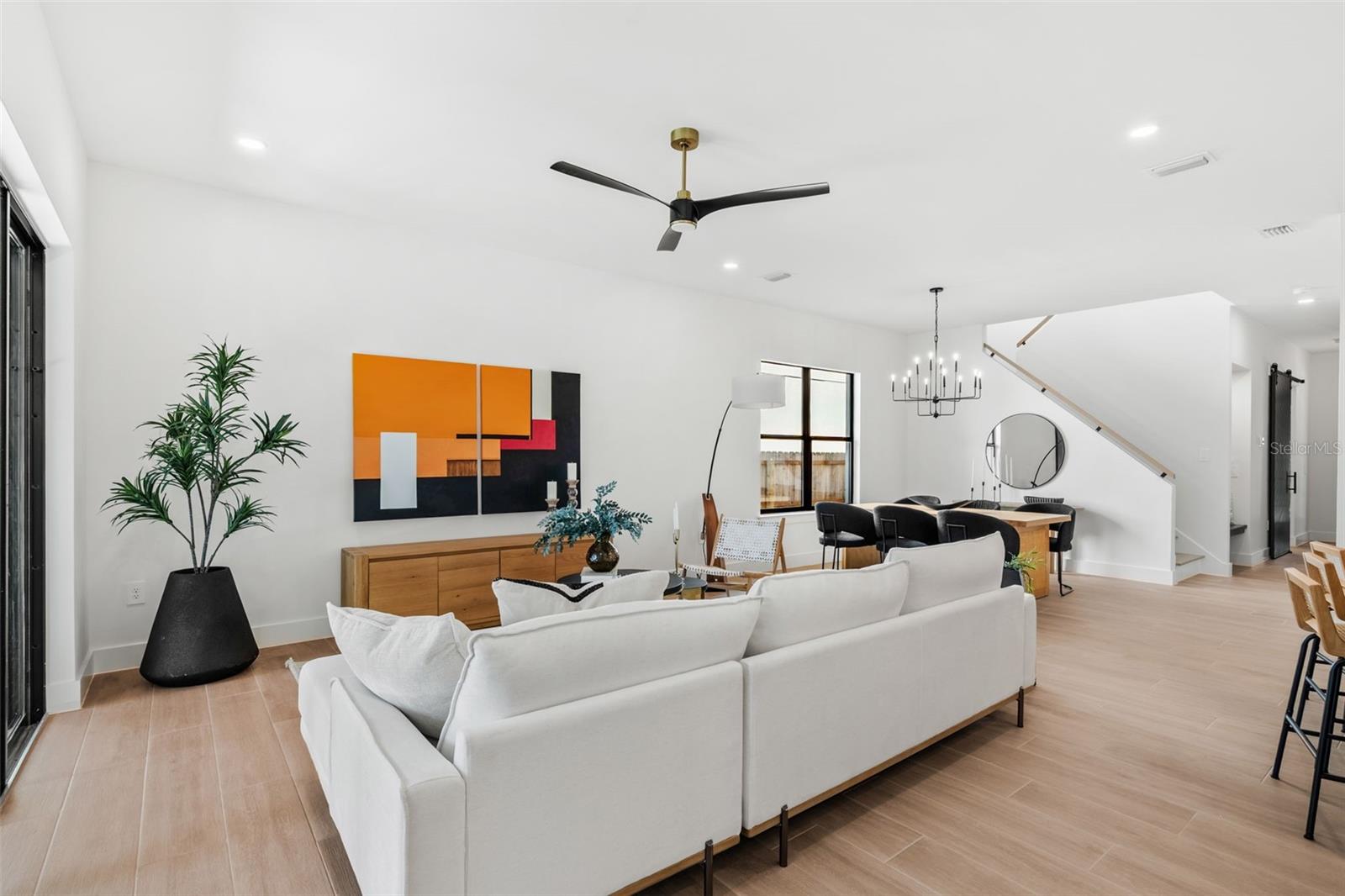 Listing photo id 18 for 1012 Stetson Street