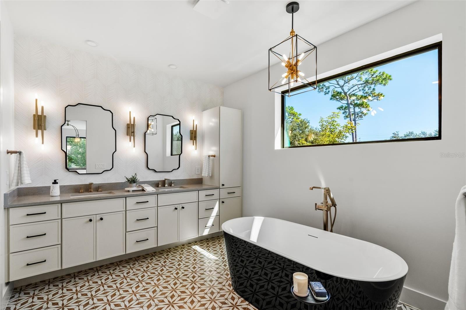 Listing photo id 25 for 1012 Stetson Street