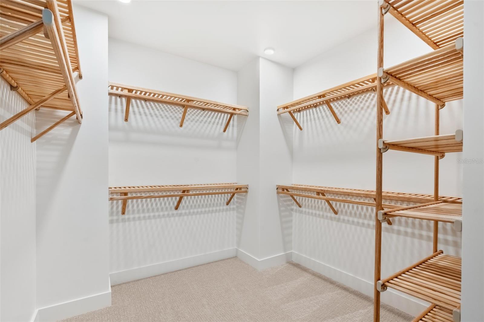 Listing photo id 28 for 1012 Stetson Street