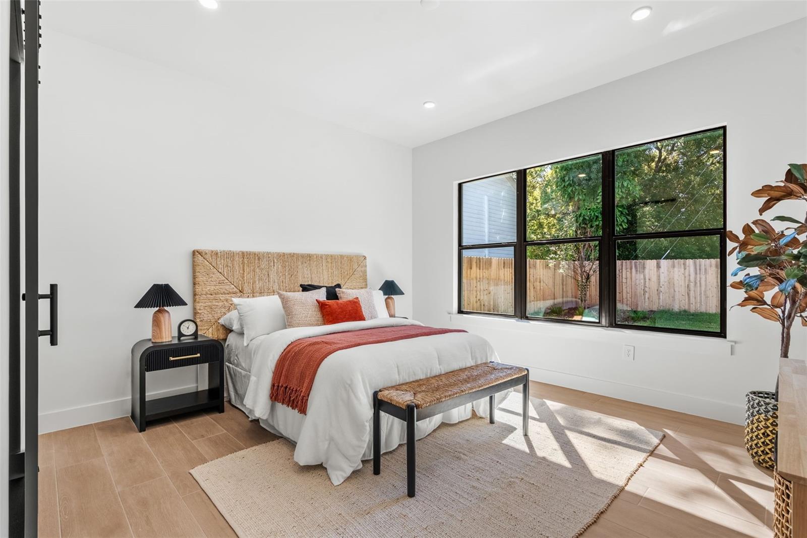 Listing photo id 29 for 1012 Stetson Street