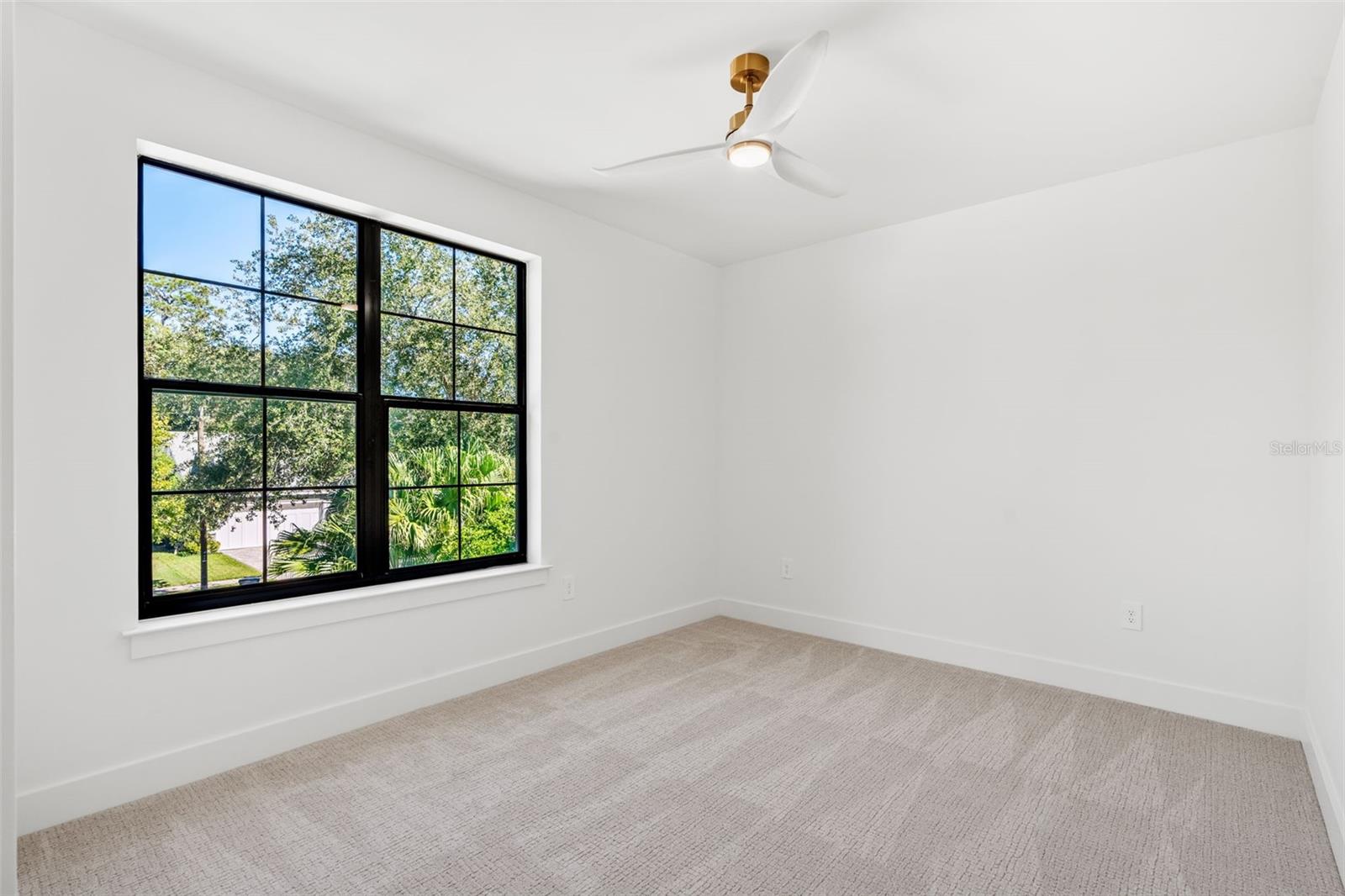 Listing photo id 34 for 1012 Stetson Street