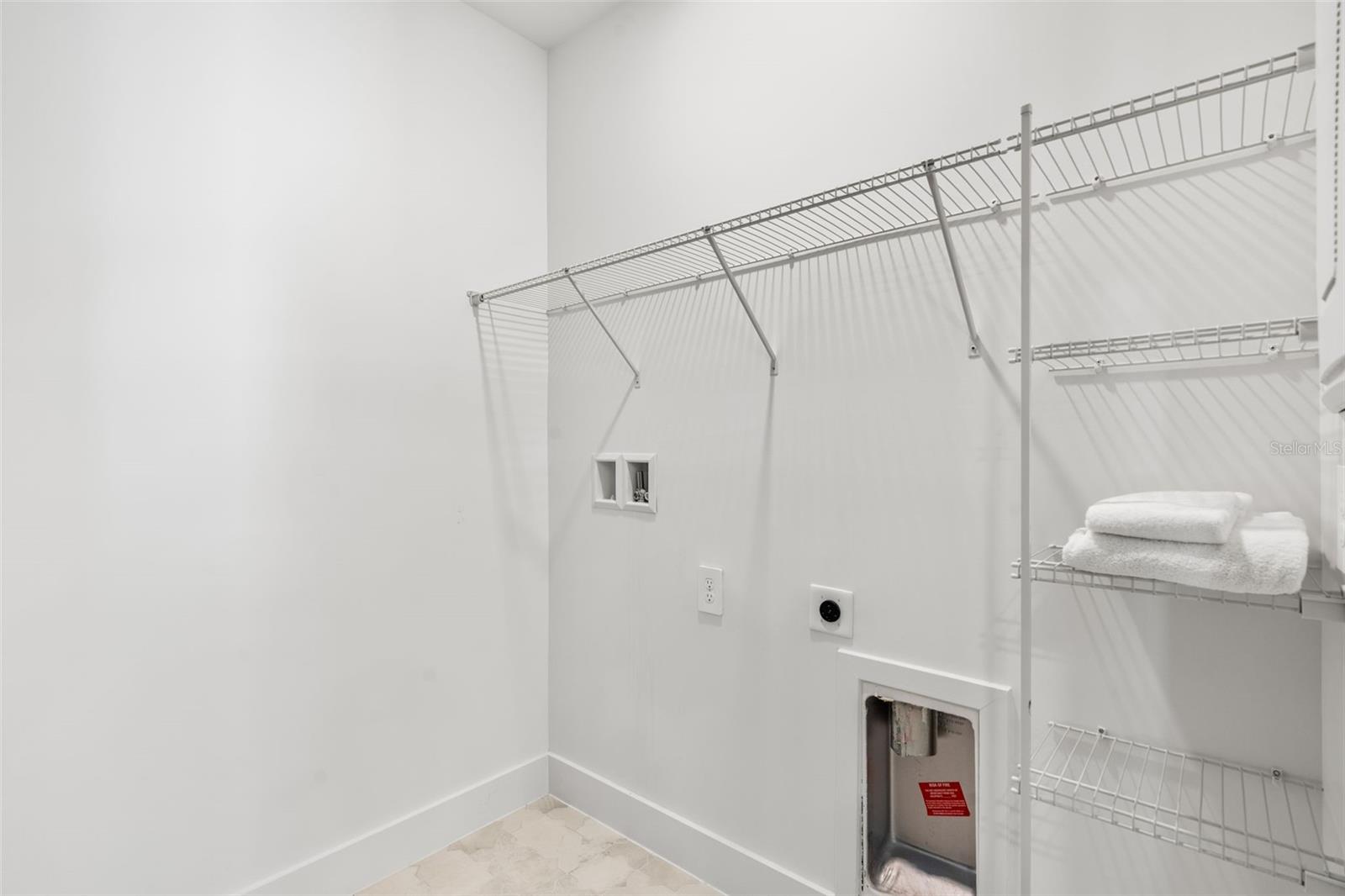 Listing photo id 37 for 1012 Stetson Street