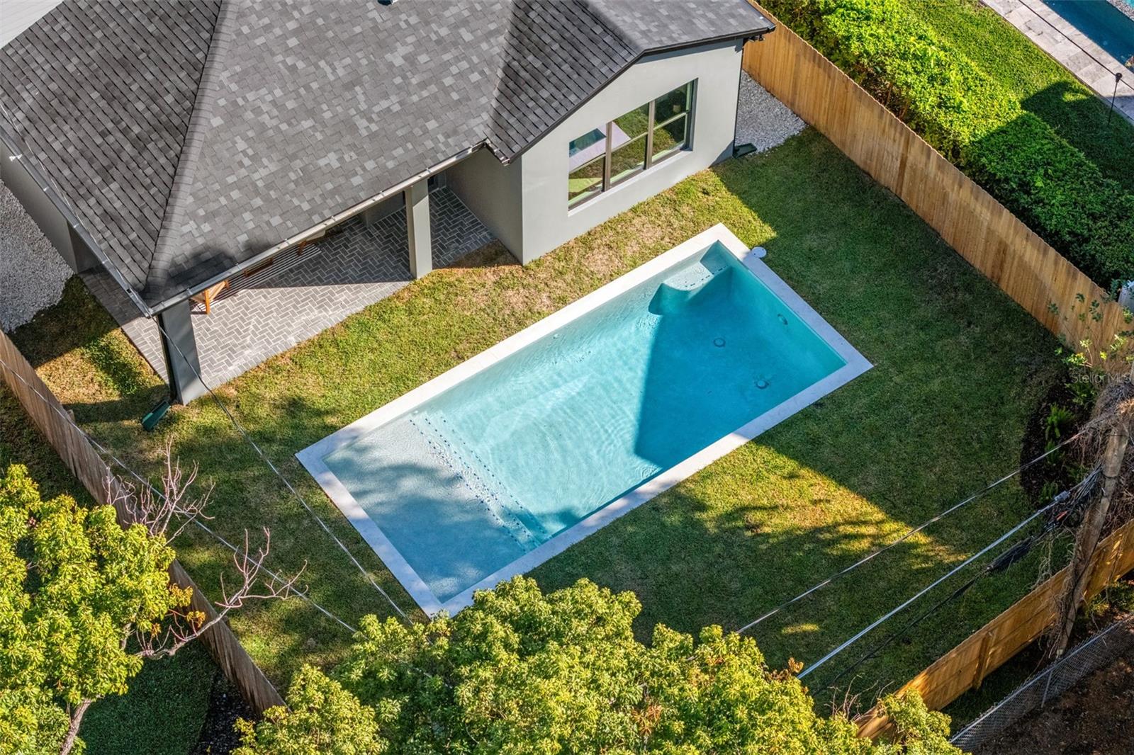 Listing photo id 46 for 1012 Stetson Street