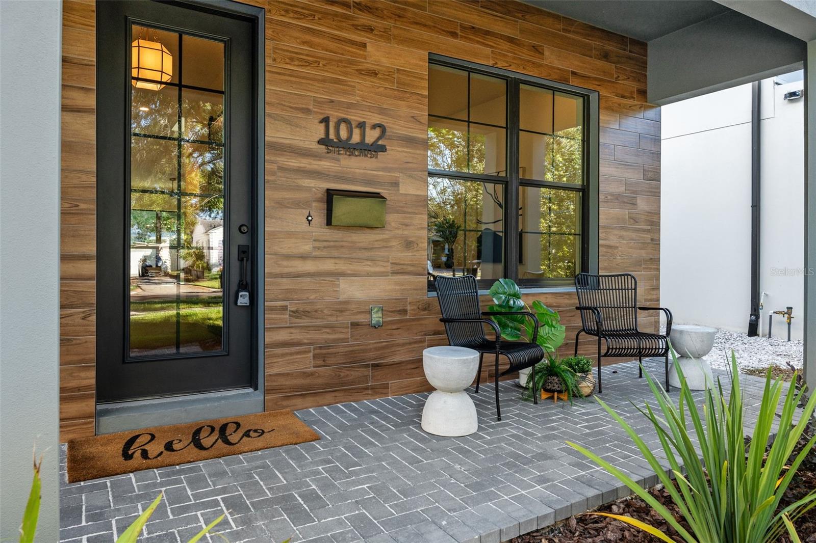 Listing photo id 3 for 1012 Stetson Street